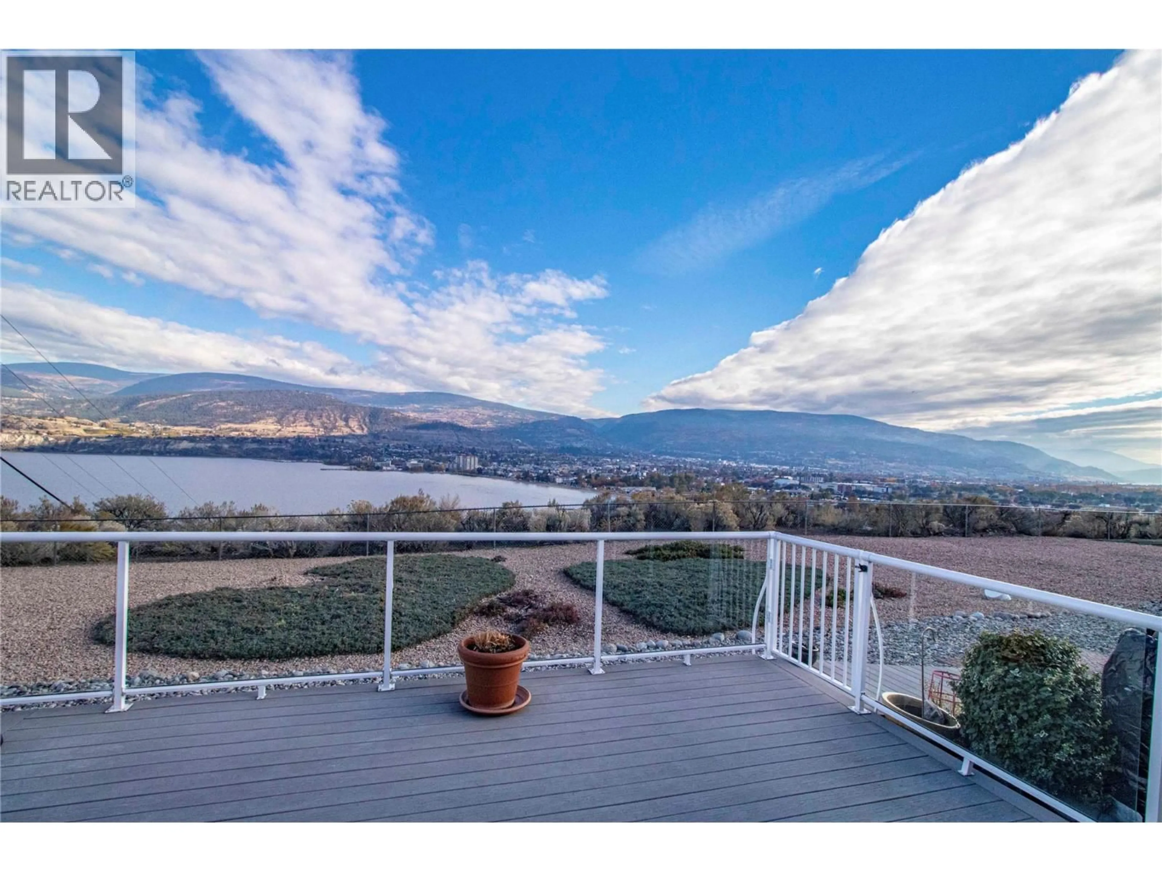 A pic from outside/outdoor area/front of a property/back of a property/a pic from drone, water/lake/river/ocean view for 454 RIDGE PLACE, Penticton British Columbia V2A8N7