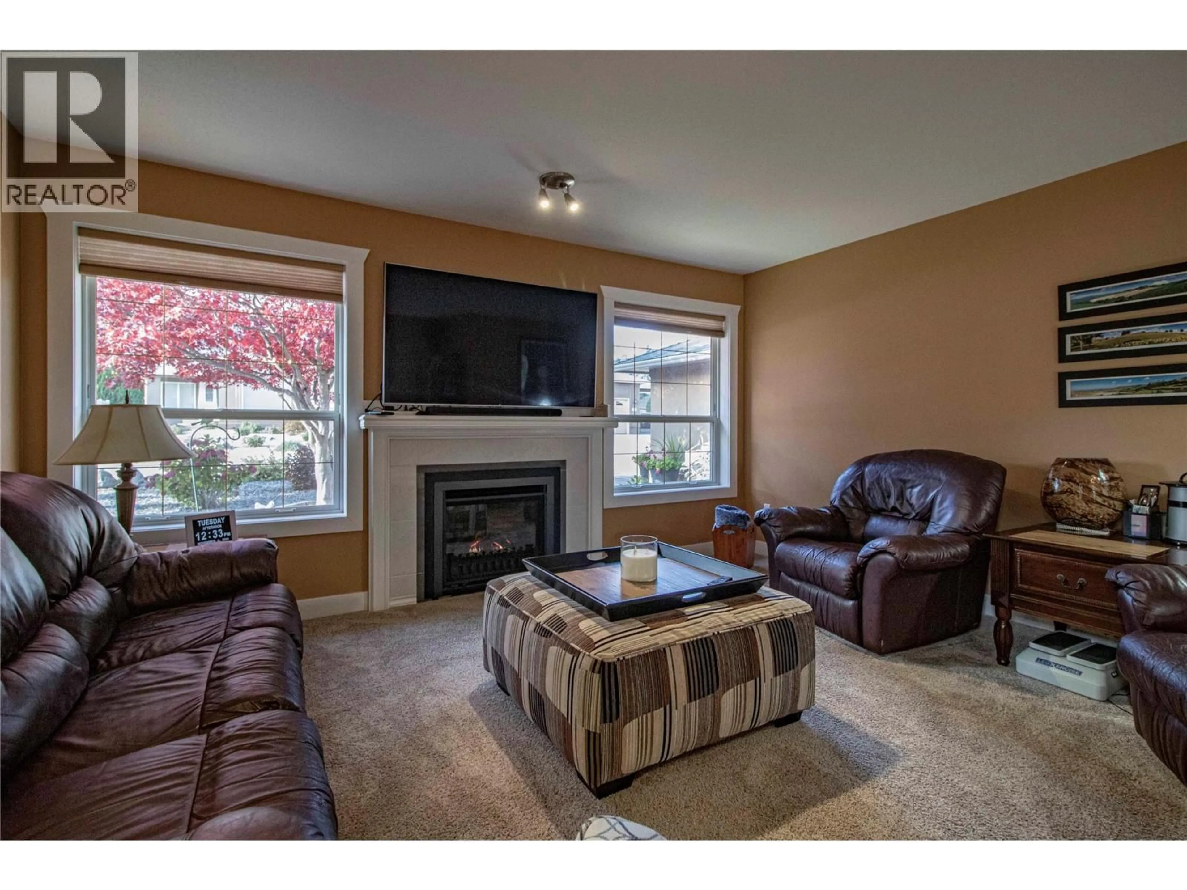 Living room with furniture, unknown for 454 RIDGE PLACE, Penticton British Columbia V2A8N7