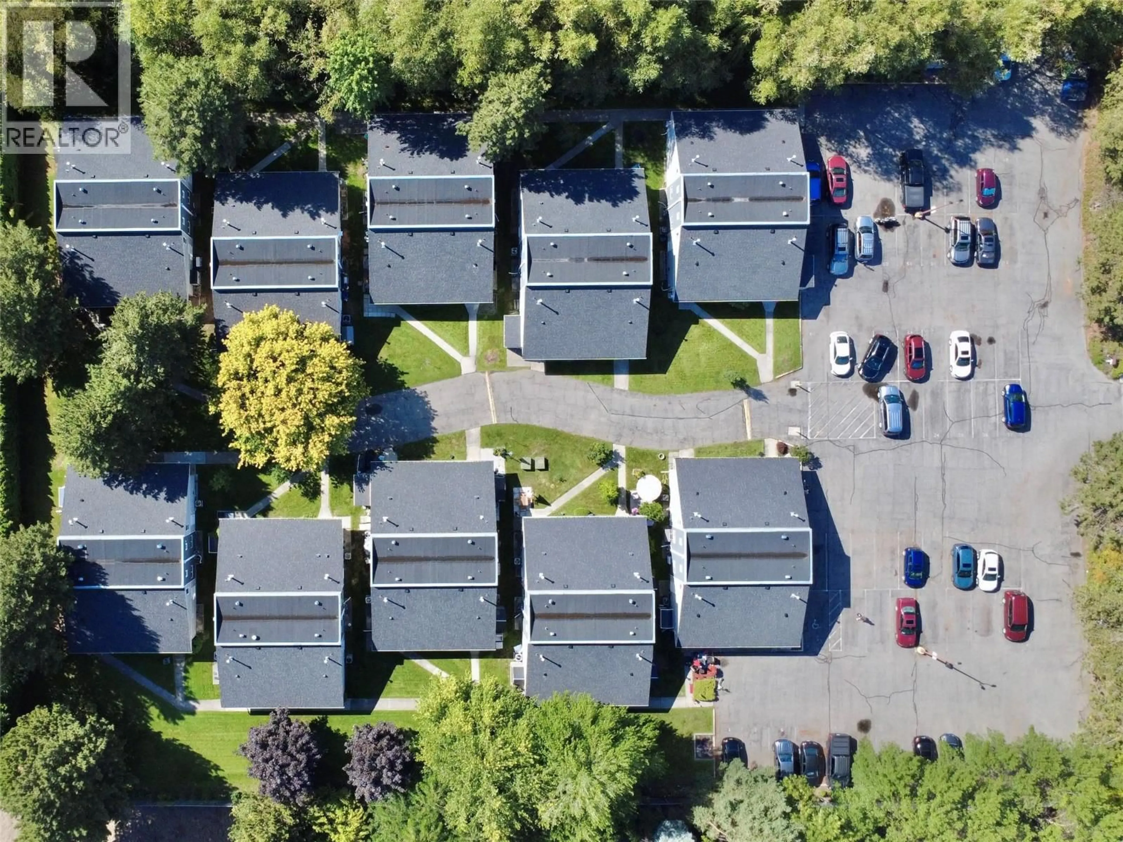 A pic from outside/outdoor area/front of a property/back of a property/a pic from drone, street for 304 - 3155 GORDON DRIVE, Kelowna British Columbia V1W3N6