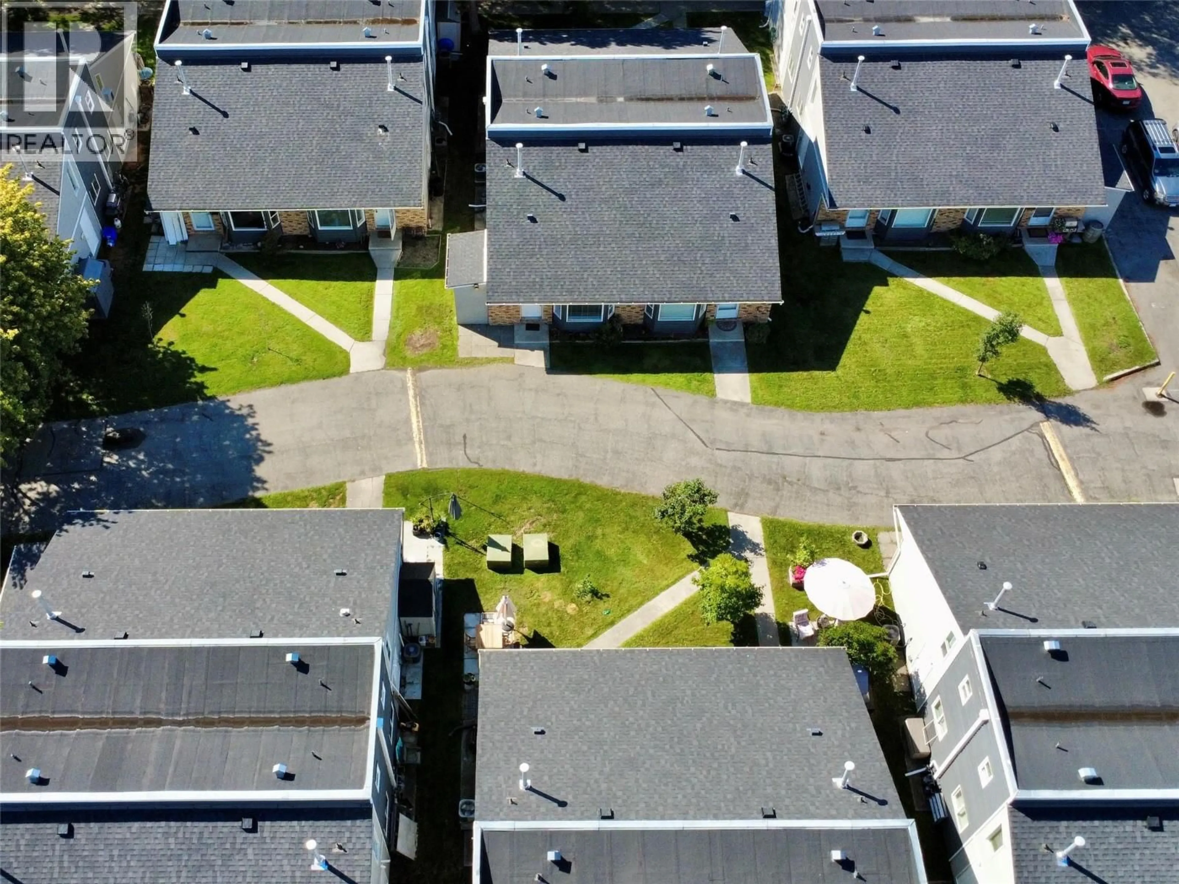 A pic from outside/outdoor area/front of a property/back of a property/a pic from drone, street for 304 - 3155 GORDON DRIVE, Kelowna British Columbia V1W3N6