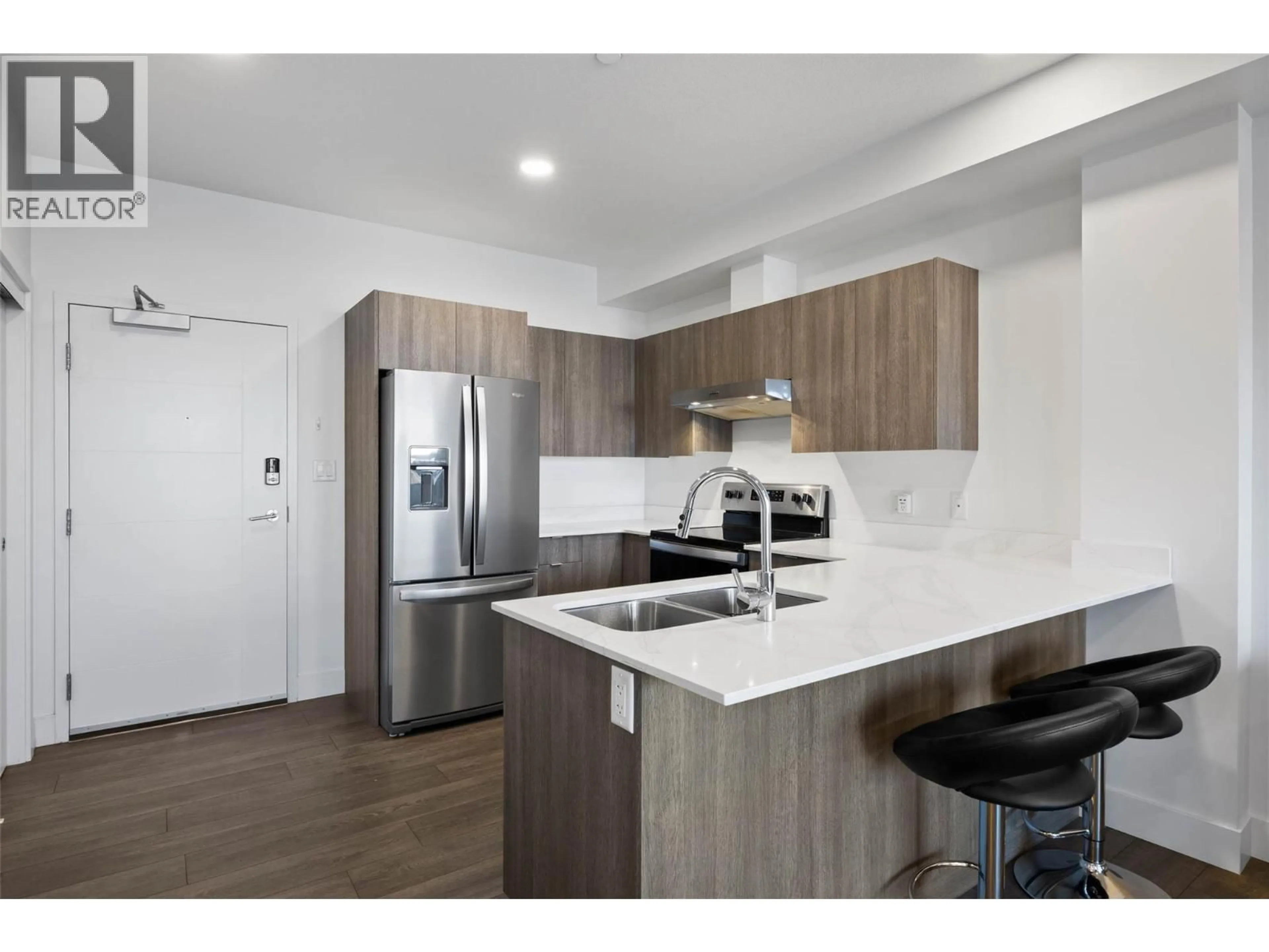 Standard kitchen, wood/laminate floor for 518 - 444 ST PAUL STREET, Kamloops British Columbia V2C2J6