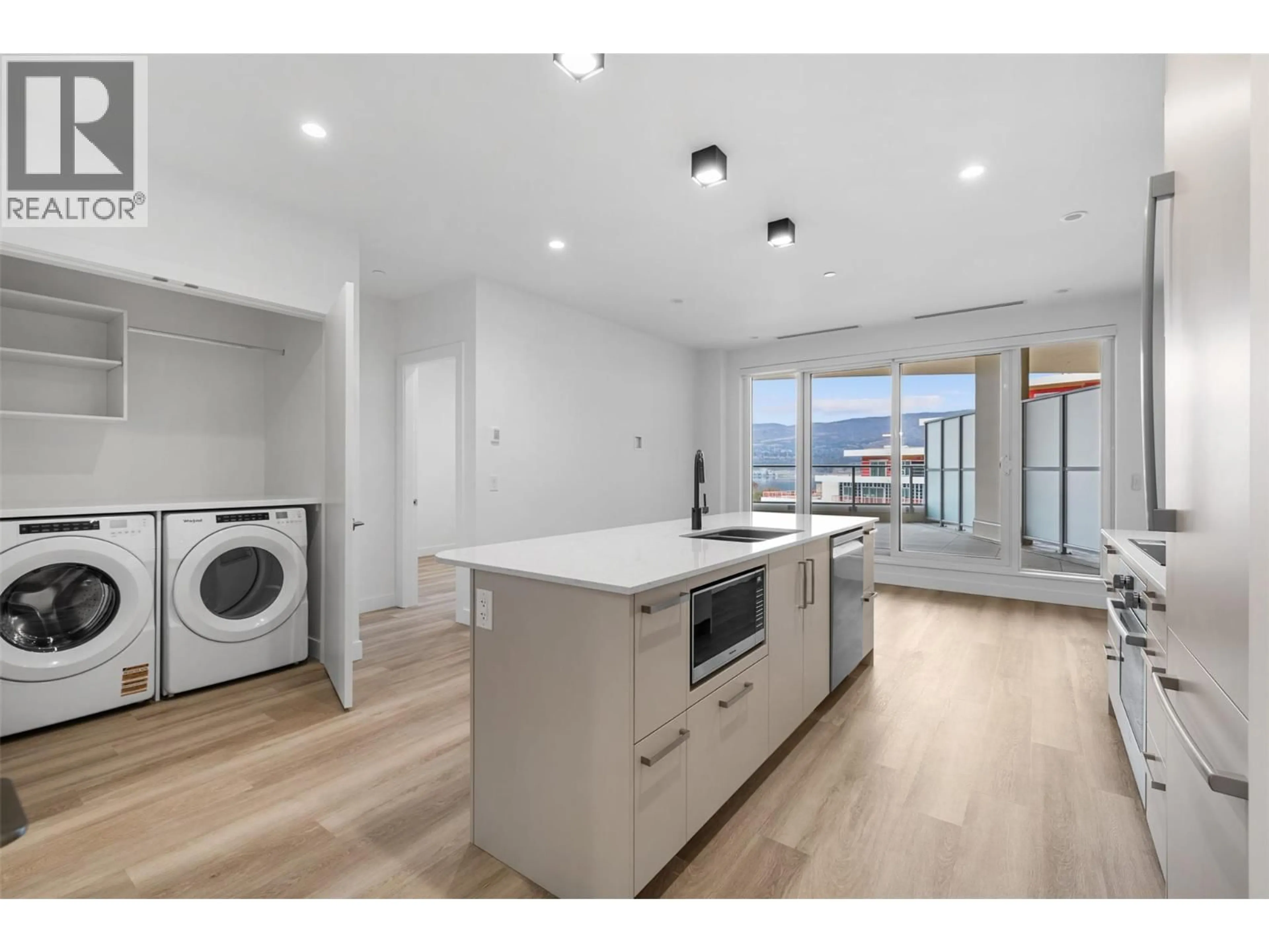 Open concept kitchen, unknown for 802 - 3340 LAKESHORE DRIVE, Kelowna British Columbia V1W0H6