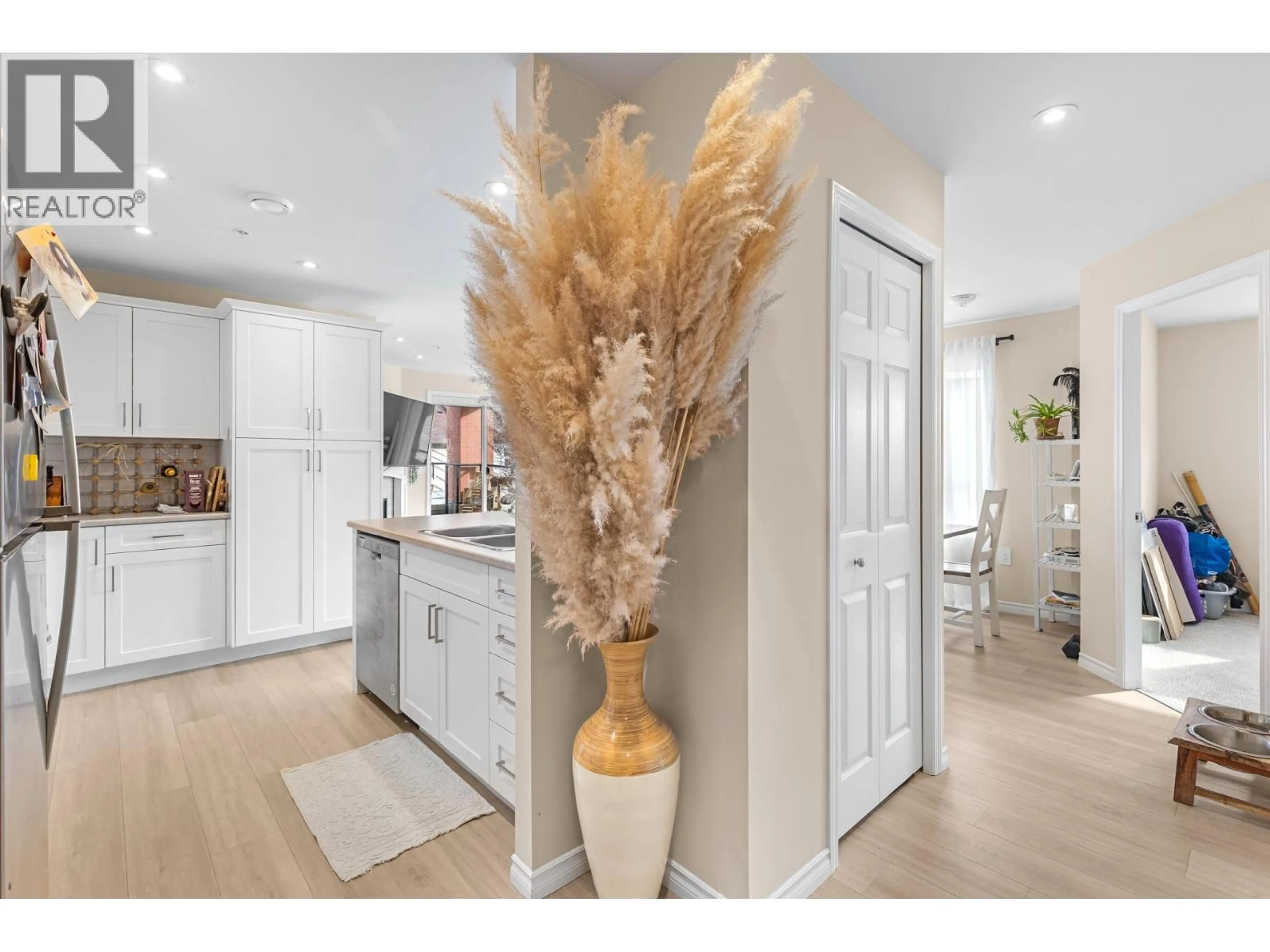 Indoor entryway for 307 - 3362 SKAHA LAKE ROAD, Penticton British Columbia V2A6G4