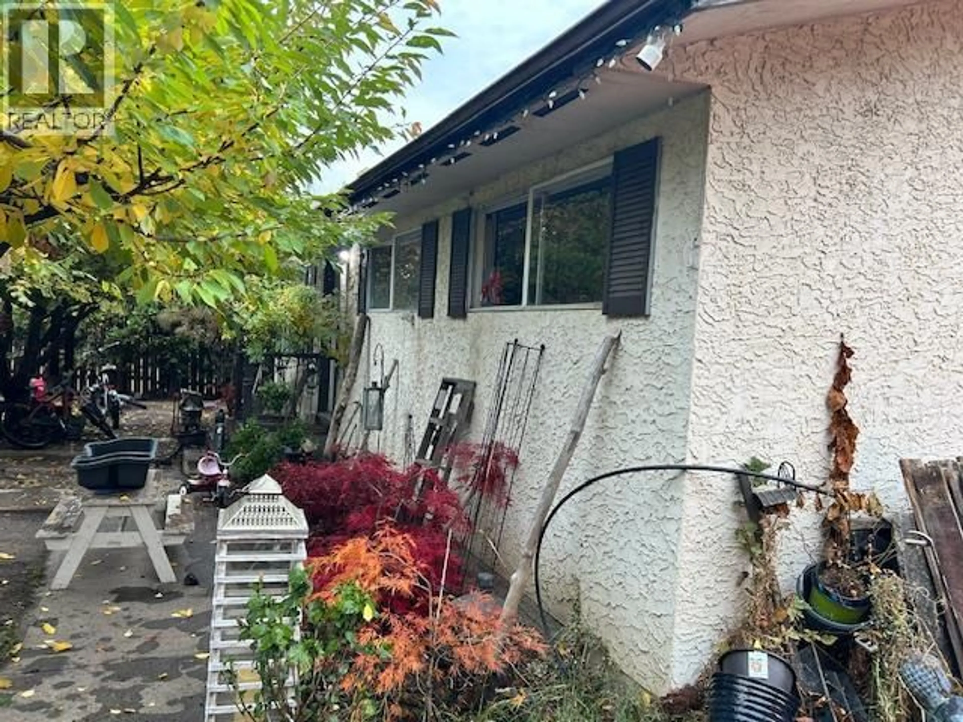 Patio, street for 3597 LAKESHORE ROAD, Kelowna British Columbia V1W3K1