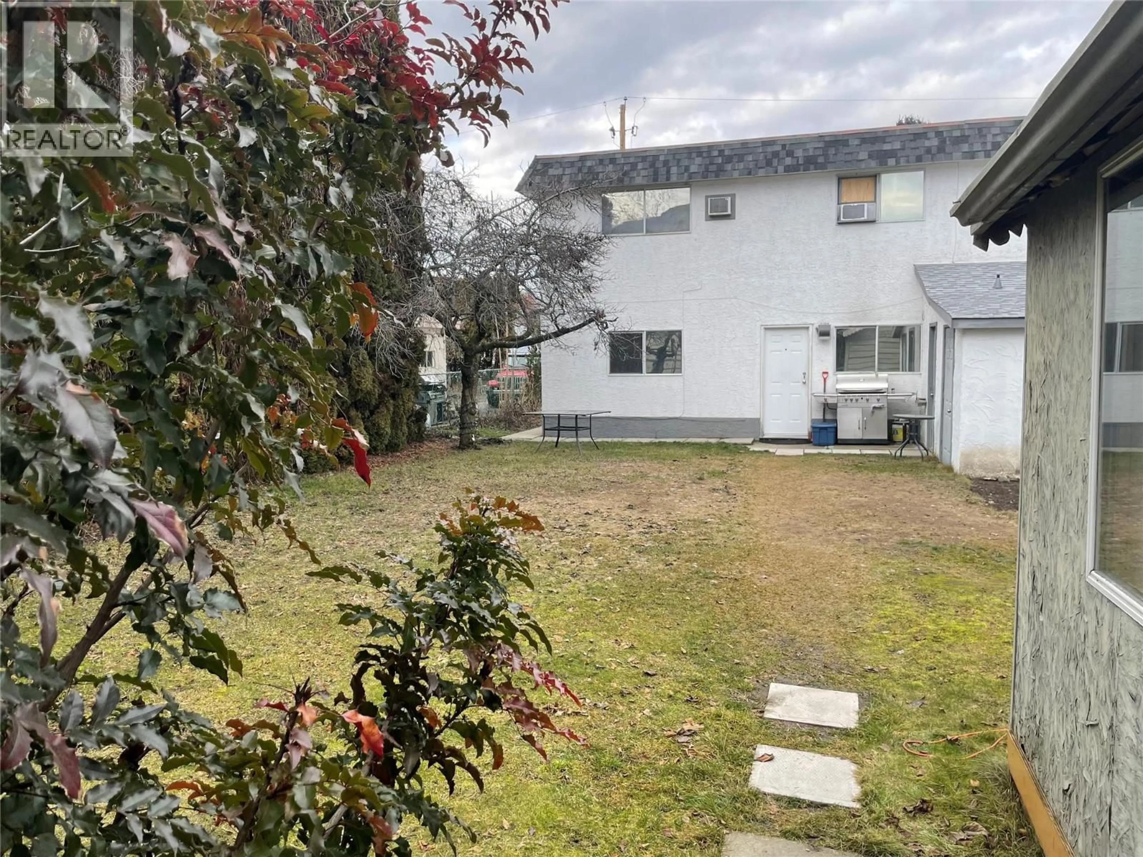 A pic from outside/outdoor area/front of a property/back of a property/a pic from drone, street for 1175-1179 RAYMER AVENUE, Kelowna British Columbia V1Y4Z7