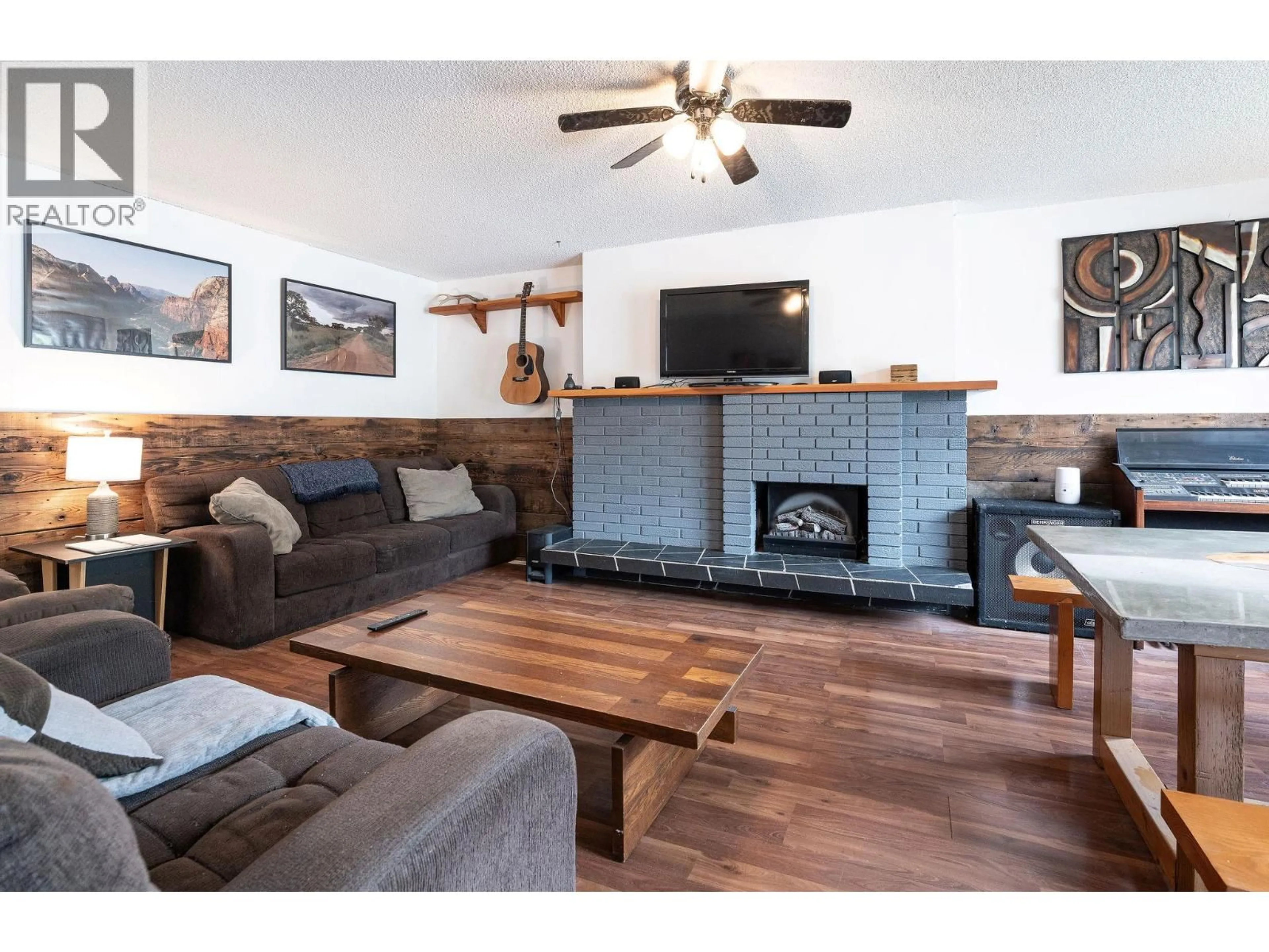 Living room with furniture, wood/laminate floor for A - 1971 FAIRWAY ROAD, Revelstoke British Columbia V0E2S0