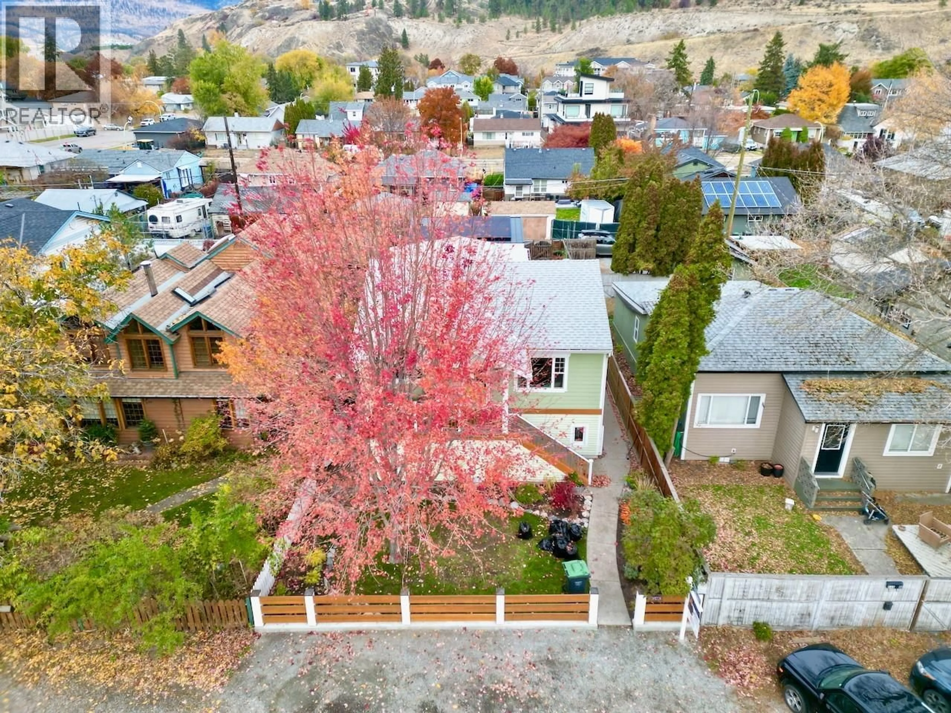 A pic from outside/outdoor area/front of a property/back of a property/a pic from drone, street for 640 ROANOKE AVENUE, Kelowna British Columbia V1Y7K8