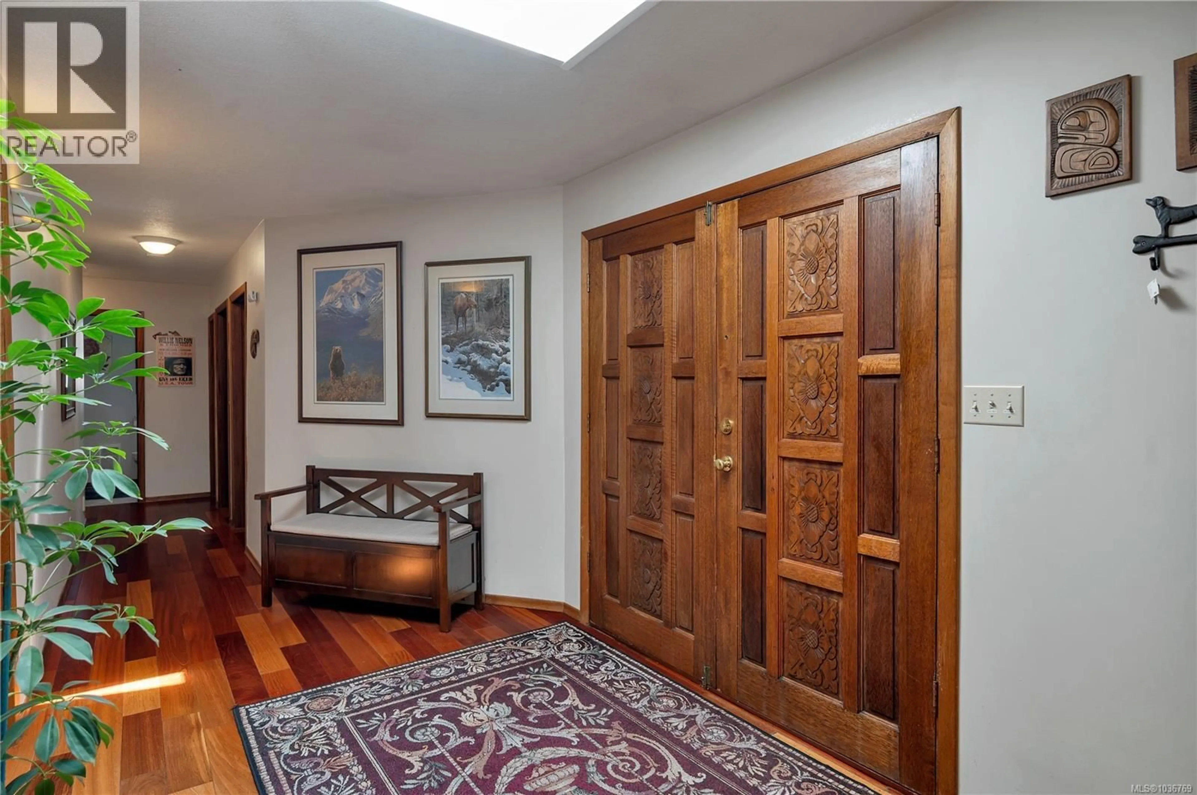 Indoor foyer for 1930 GILLIAN PLACE, Campbell River British Columbia V9W6B6