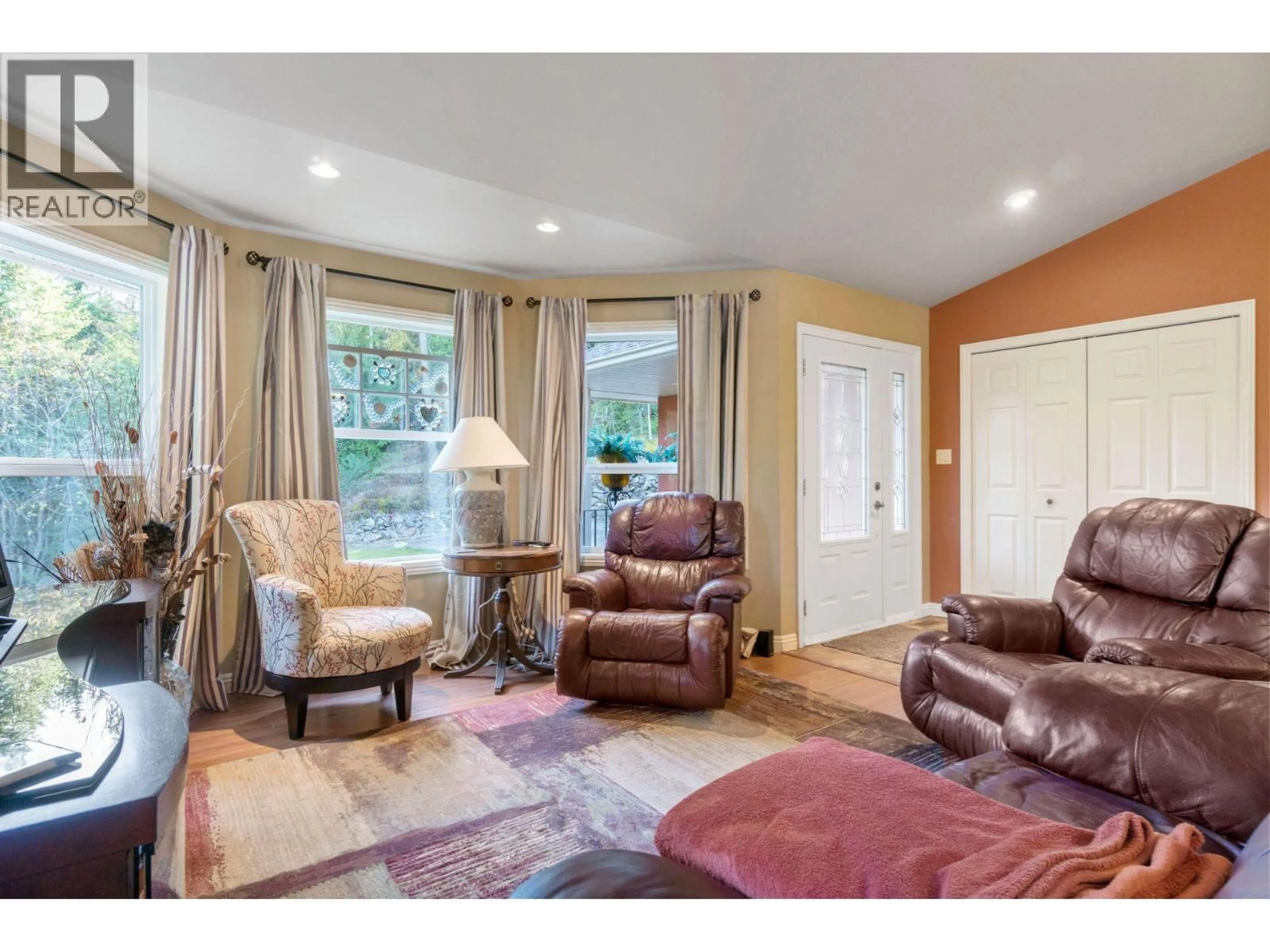 Living room with furniture, unknown for 307 PARTRIDGE ROAD, Tappen British Columbia V1E3A4