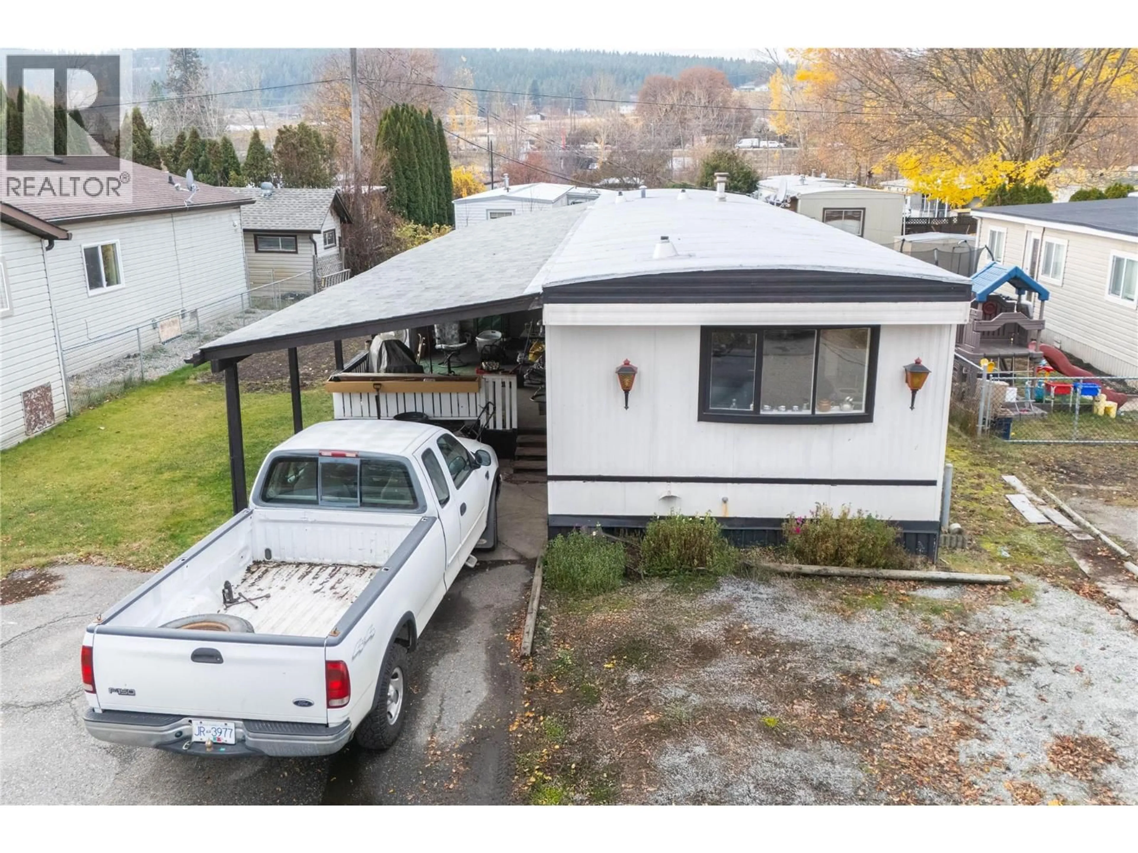 A pic from outside/outdoor area/front of a property/back of a property/a pic from drone, street for 40 - 720 COMMONWEALTH ROAD, Kelowna British Columbia V4V1R6