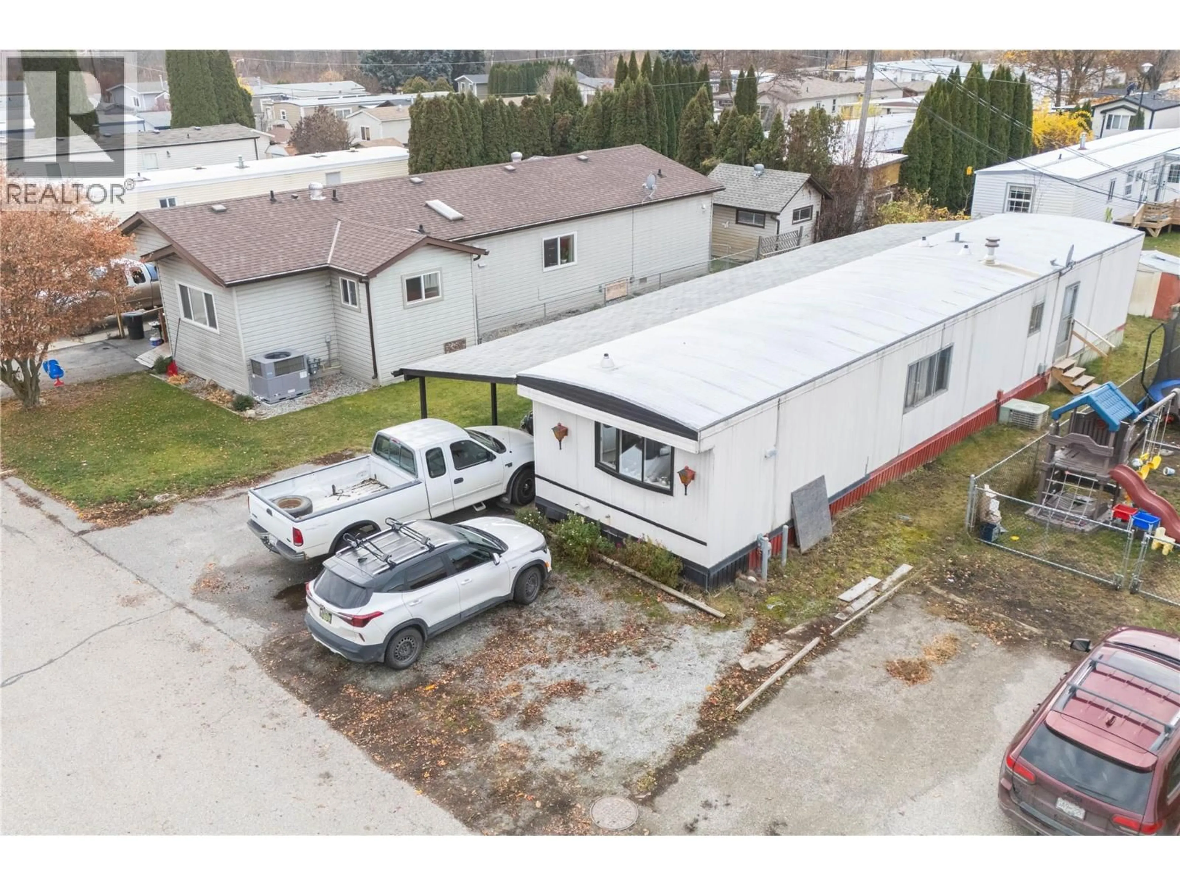 A pic from outside/outdoor area/front of a property/back of a property/a pic from drone, unknown for 40 - 720 COMMONWEALTH ROAD, Kelowna British Columbia V4V1R6