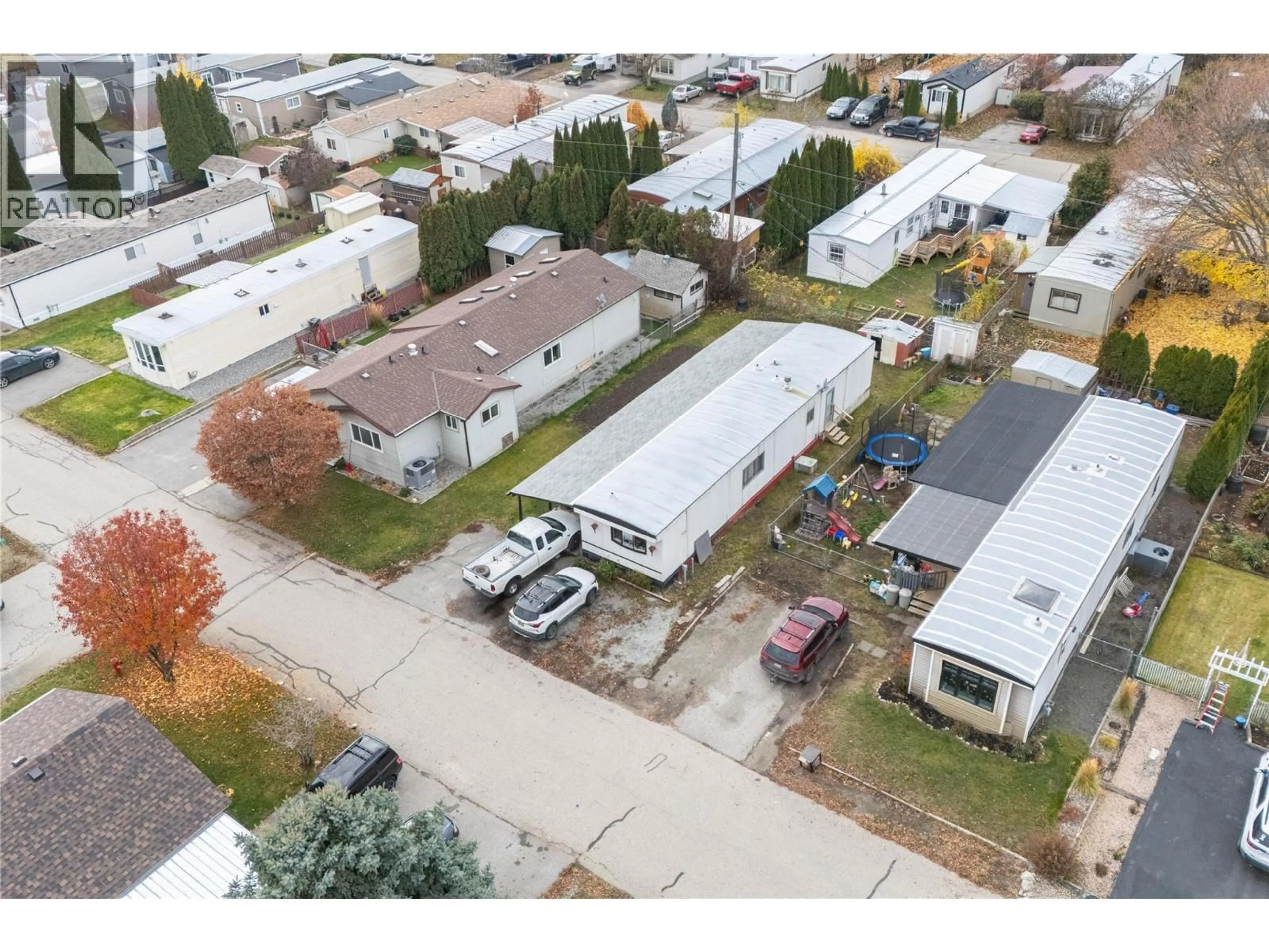 A pic from outside/outdoor area/front of a property/back of a property/a pic from drone, street for 40 - 720 COMMONWEALTH ROAD, Kelowna British Columbia V4V1R6