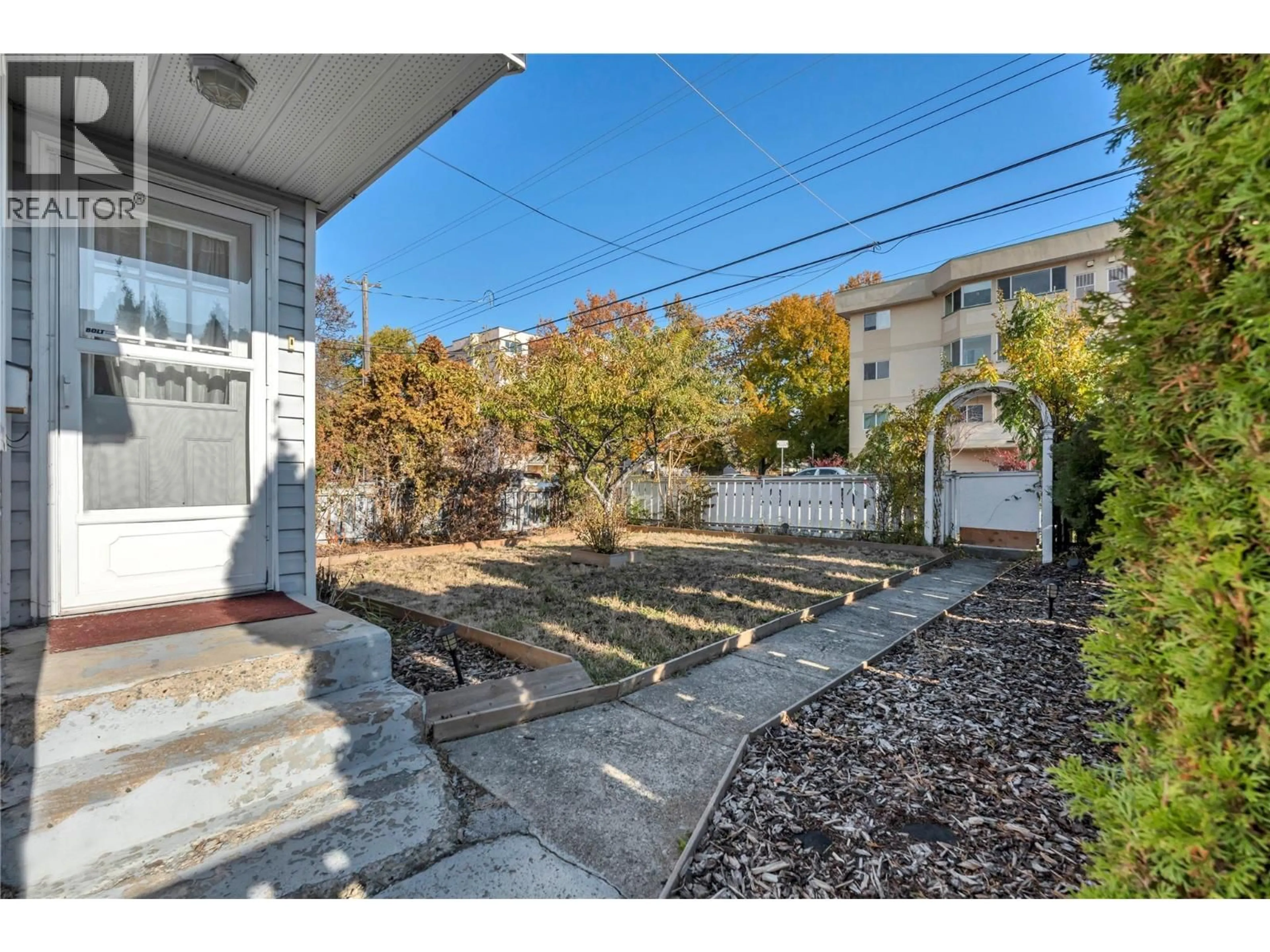 Patio, street for 389 BRUNSWICK STREET, Penticton British Columbia V2A5R2
