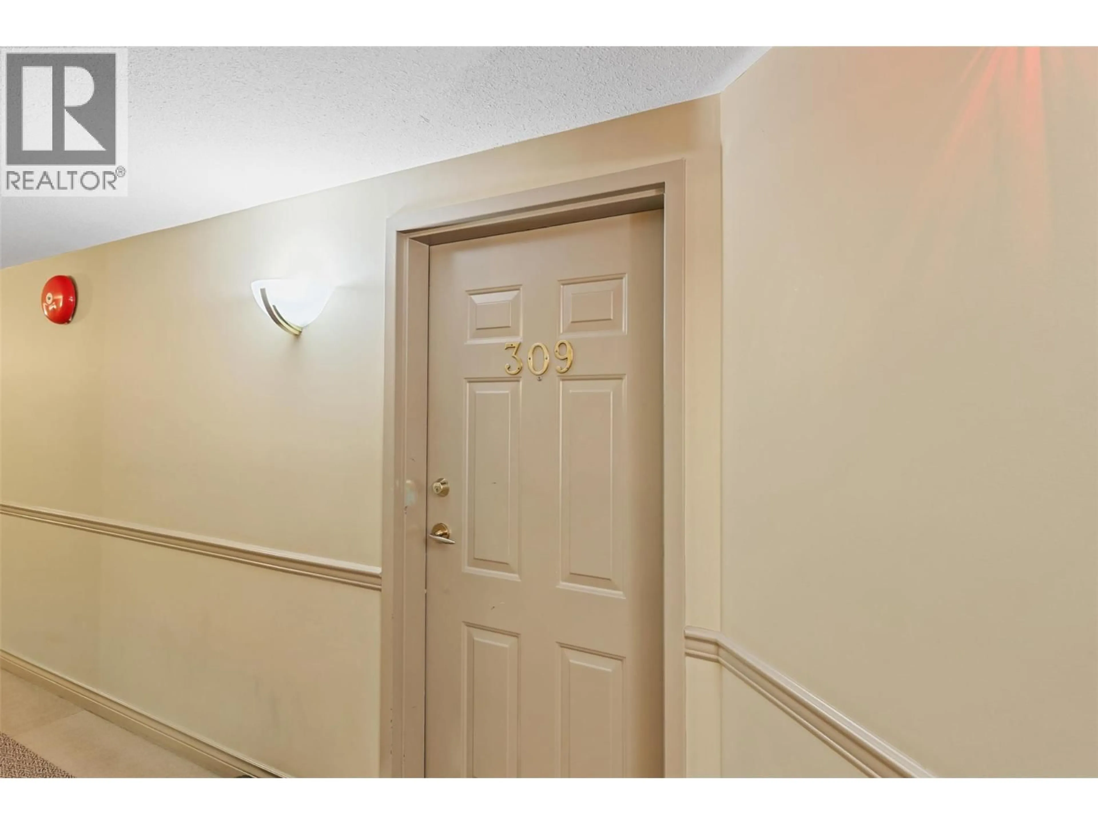 Indoor entryway for 309 - 1120 HUGH ALLAN DRIVE, Kamloops British Columbia V1S1T4
