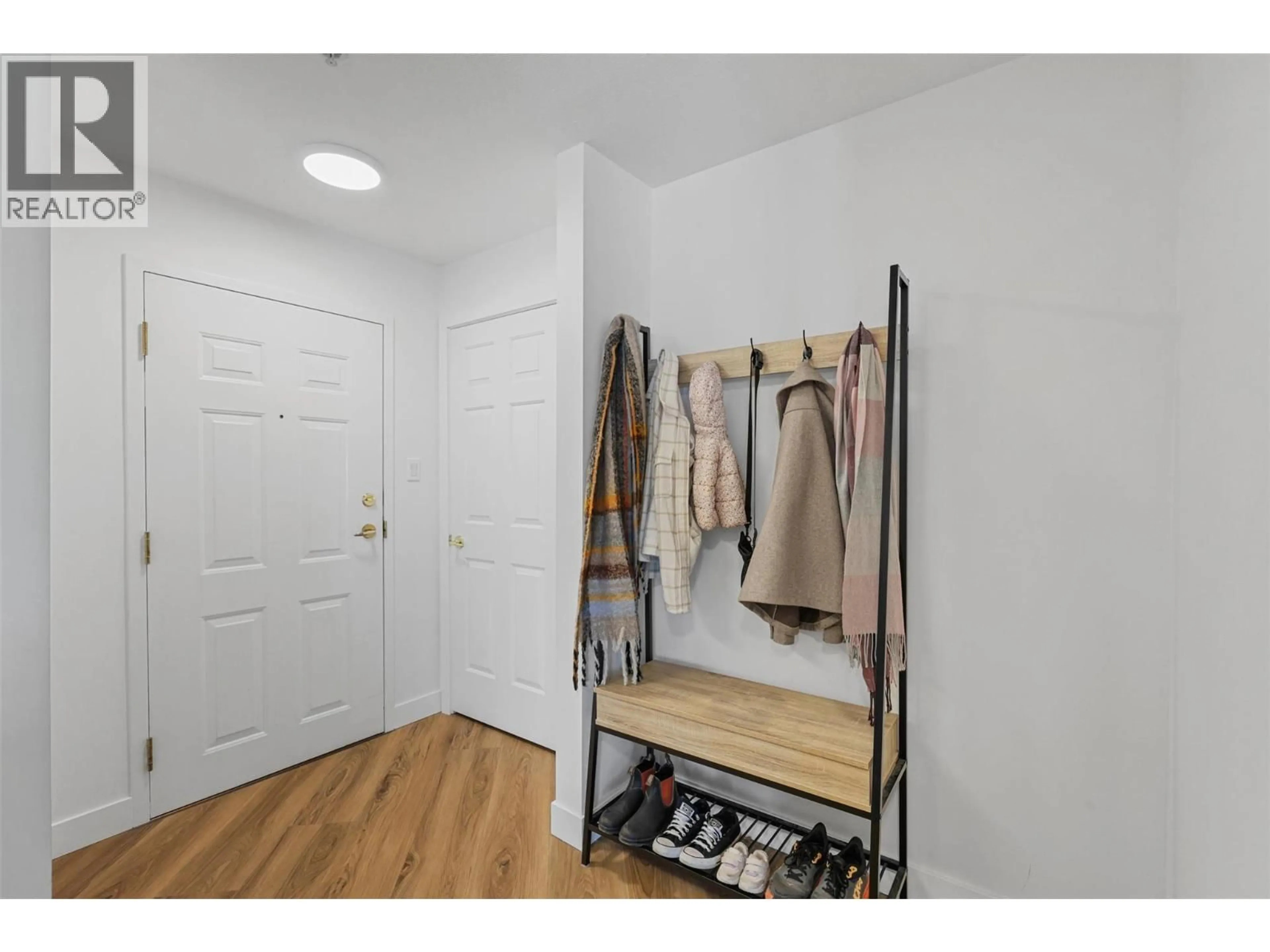 Indoor entryway for 309 - 1120 HUGH ALLAN DRIVE, Kamloops British Columbia V1S1T4