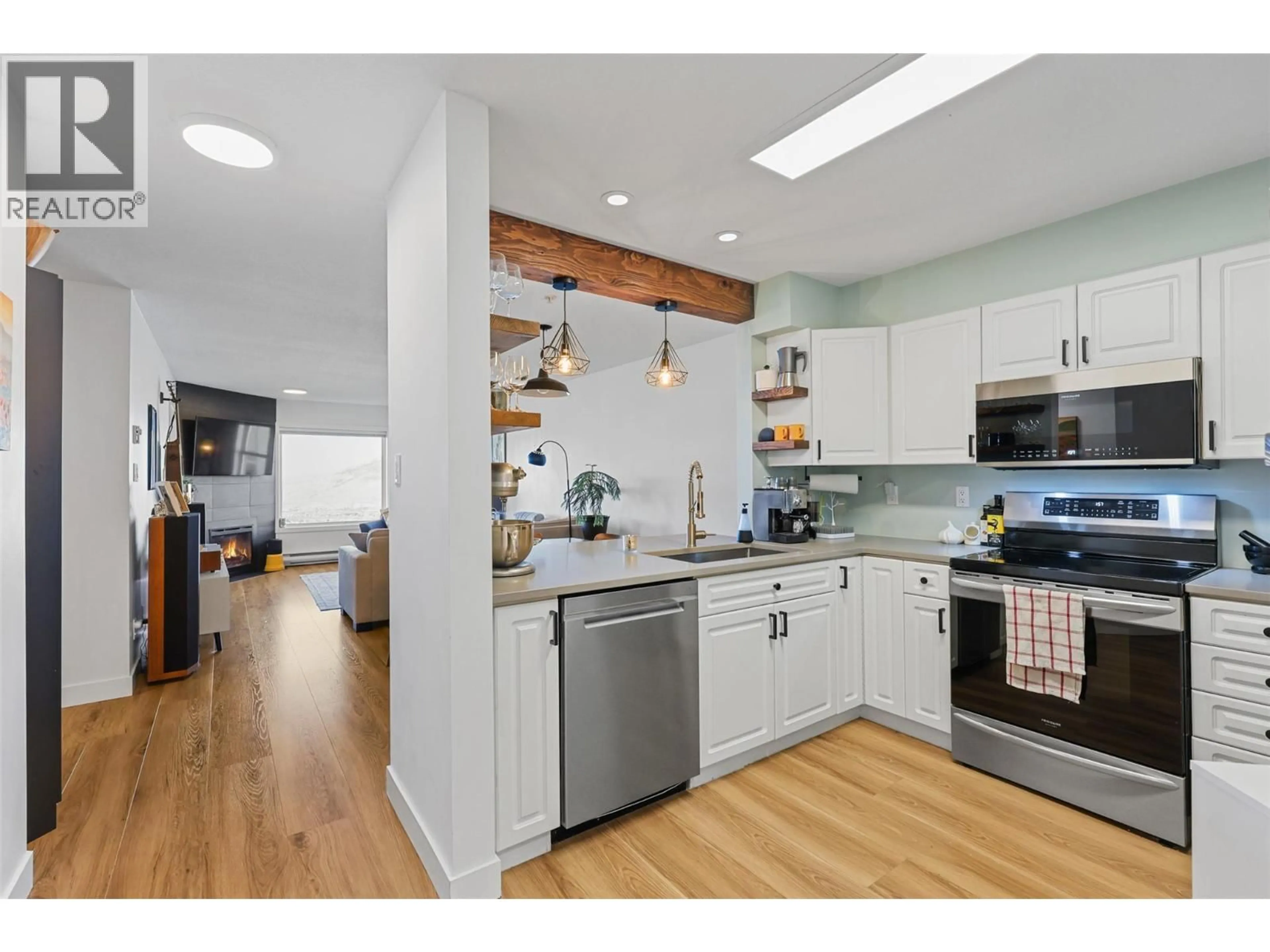 Open concept kitchen, wood/laminate floor for 309 - 1120 HUGH ALLAN DRIVE, Kamloops British Columbia V1S1T4