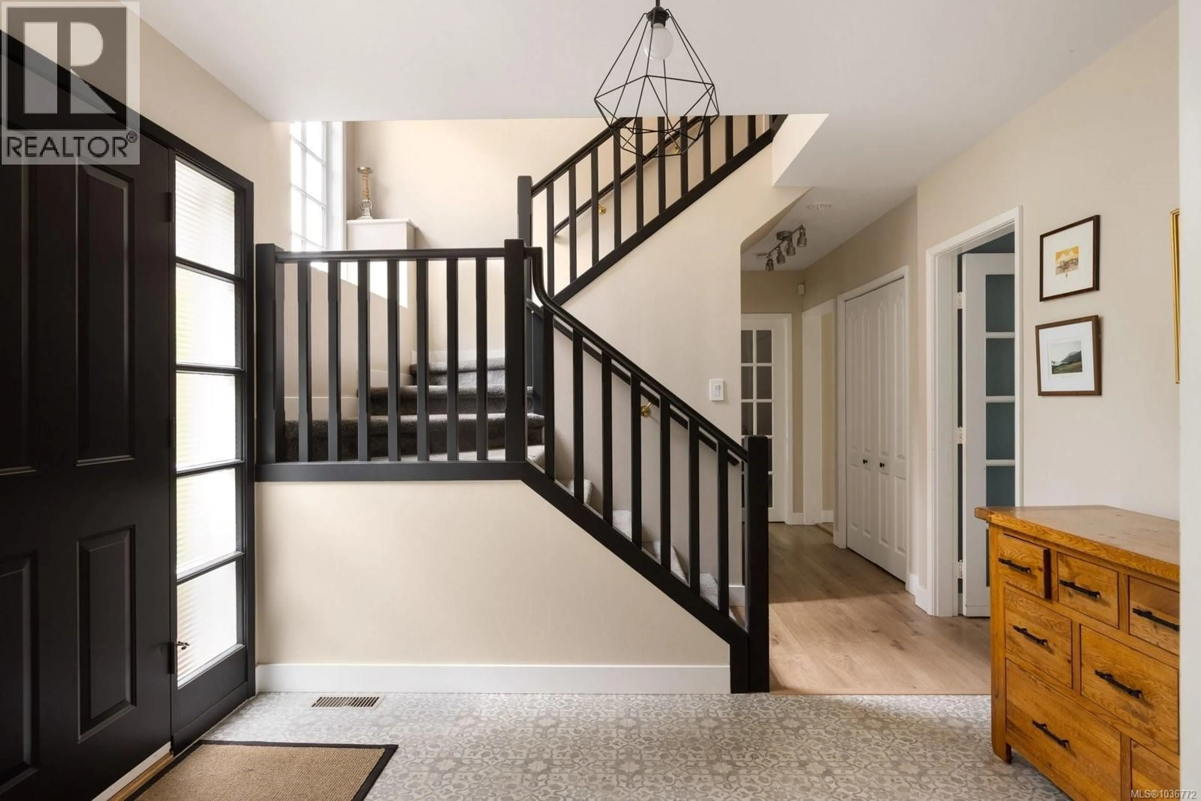 Indoor entryway for 3215 NORFOLK ROAD, Oak Bay British Columbia V8R6H5
