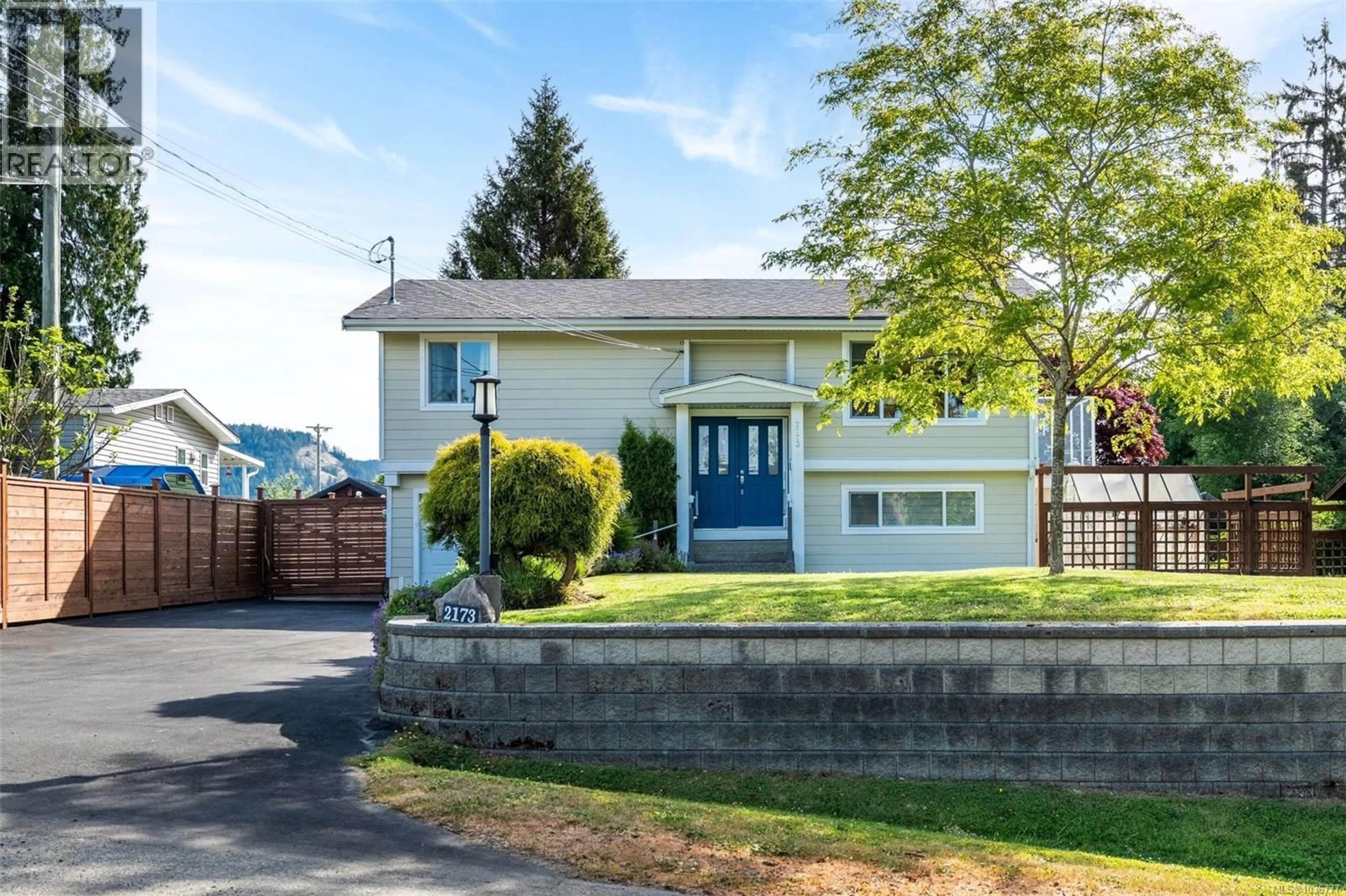 Home with vinyl exterior material, street for 2173 BANFORD PLACE, Sooke British Columbia V9Z0W6