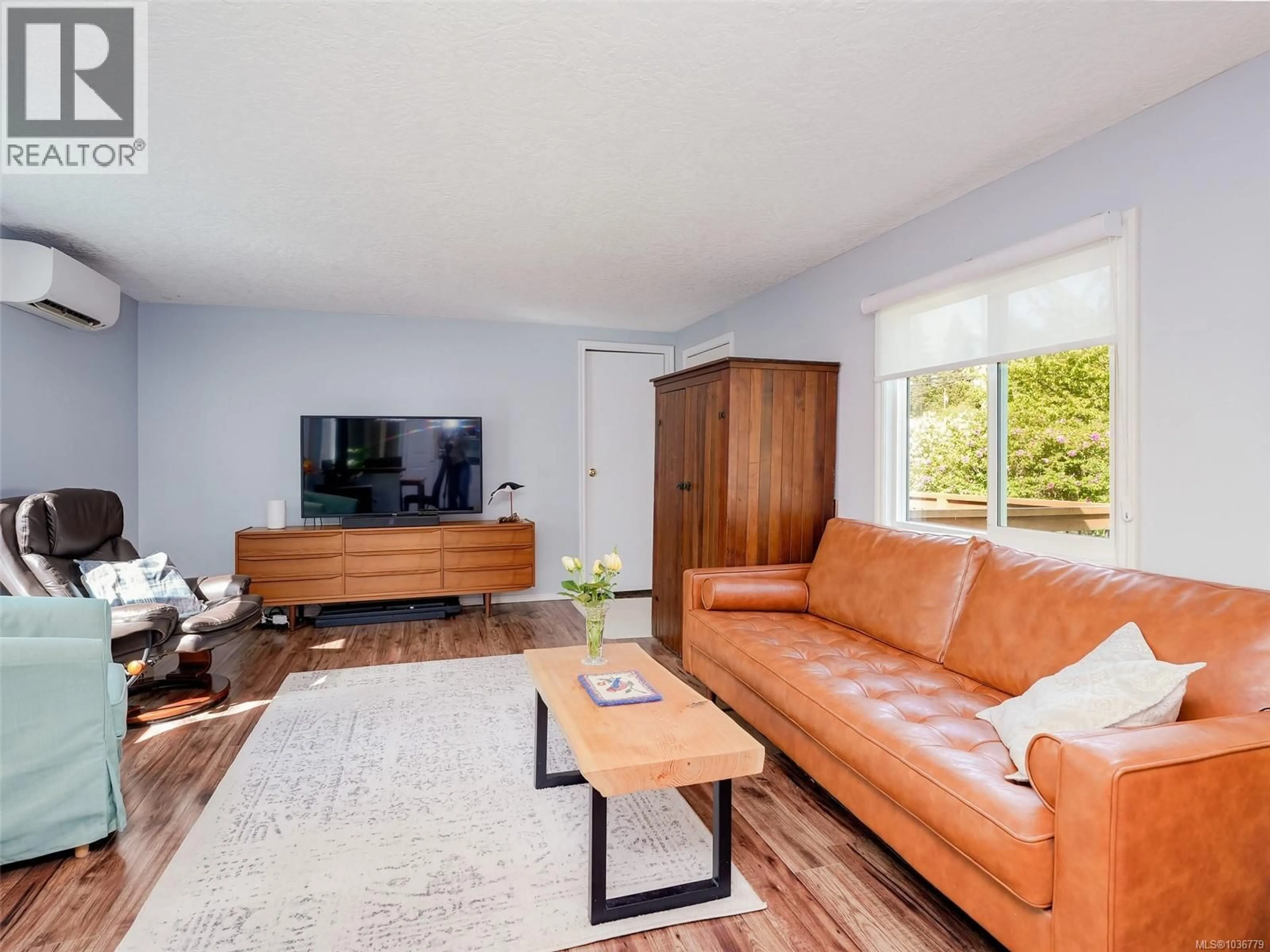 Living room with furniture, wood/laminate floor for 29 - 6947 GRANT ROAD WEST, Sooke British Columbia V9Z0P2