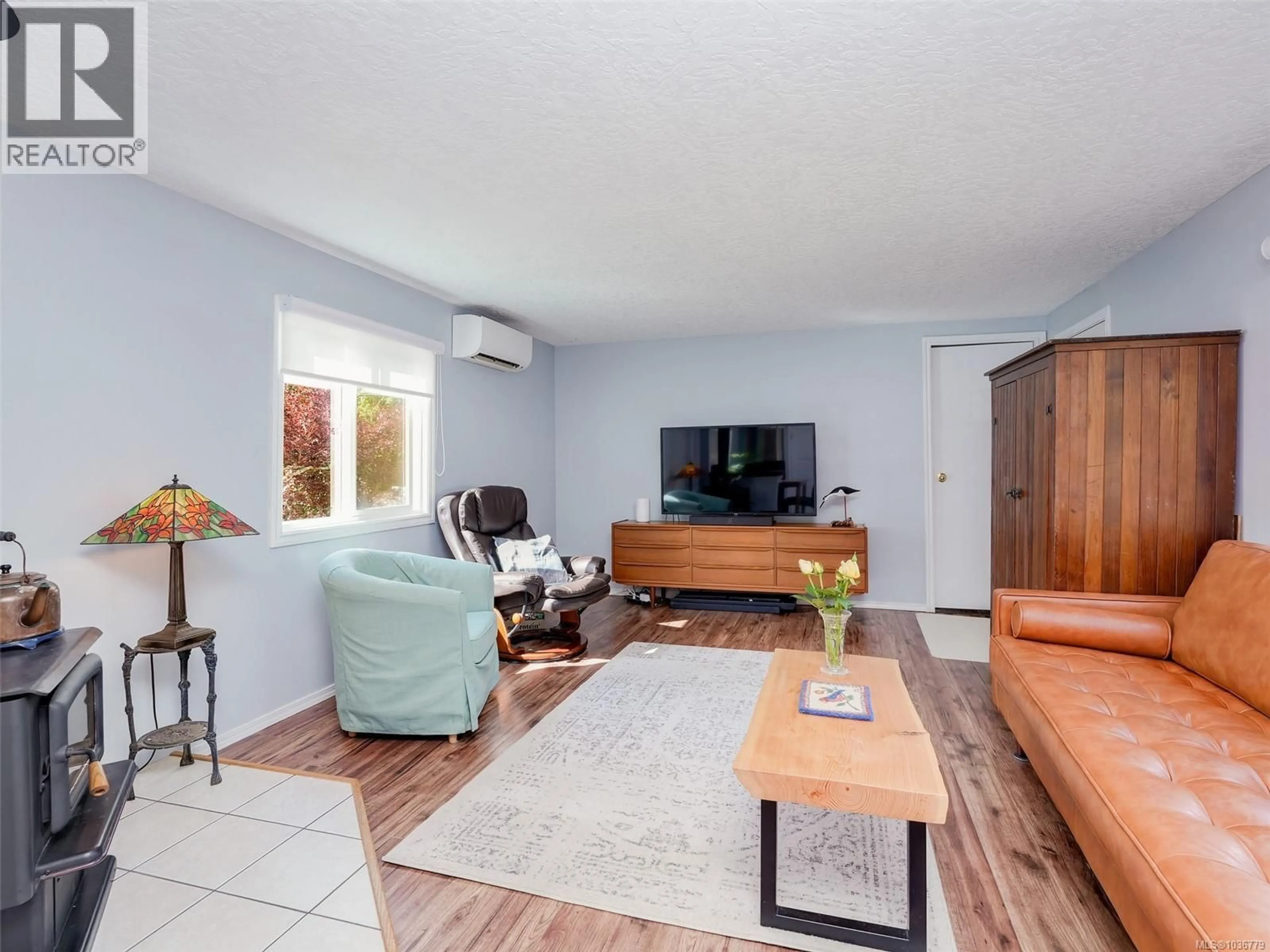 Living room with furniture, wood/laminate floor for 29 - 6947 GRANT ROAD WEST, Sooke British Columbia V9Z0P2