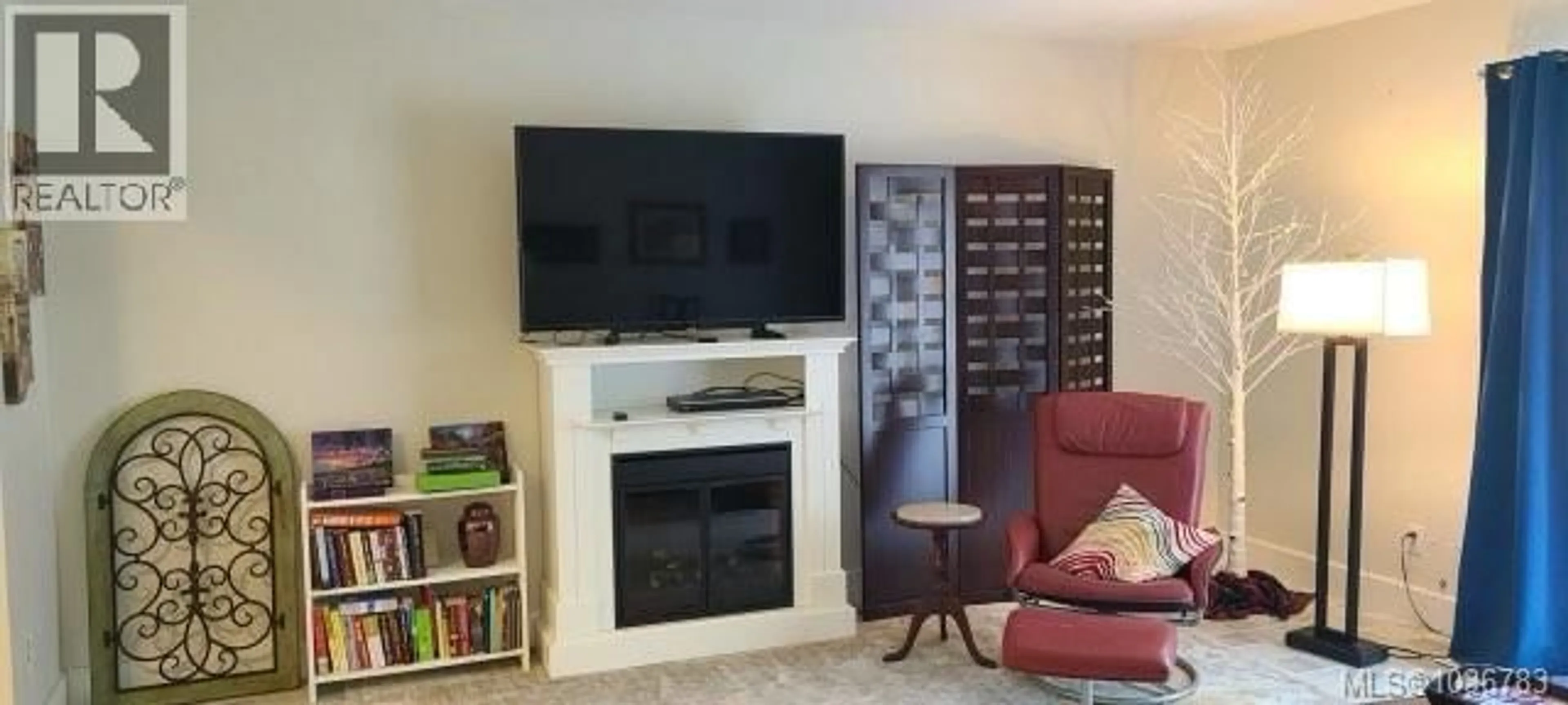 Living room with furniture, unknown for 2262 GRAFTON AVENUE, Coombs British Columbia V0R1M0
