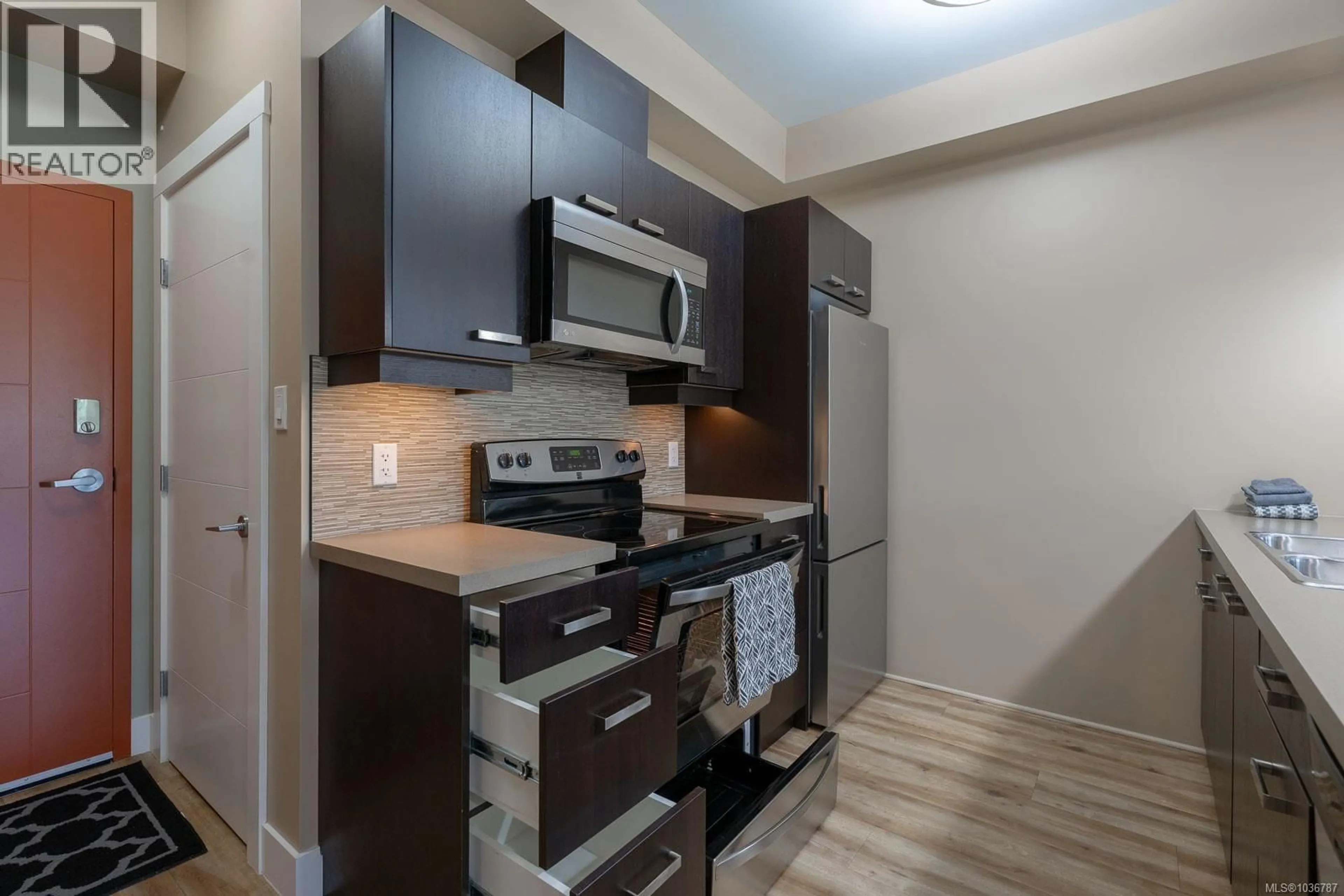 Standard kitchen, unknown for 206 - 5822 GARDEN STREET, Duncan British Columbia V0L3V9