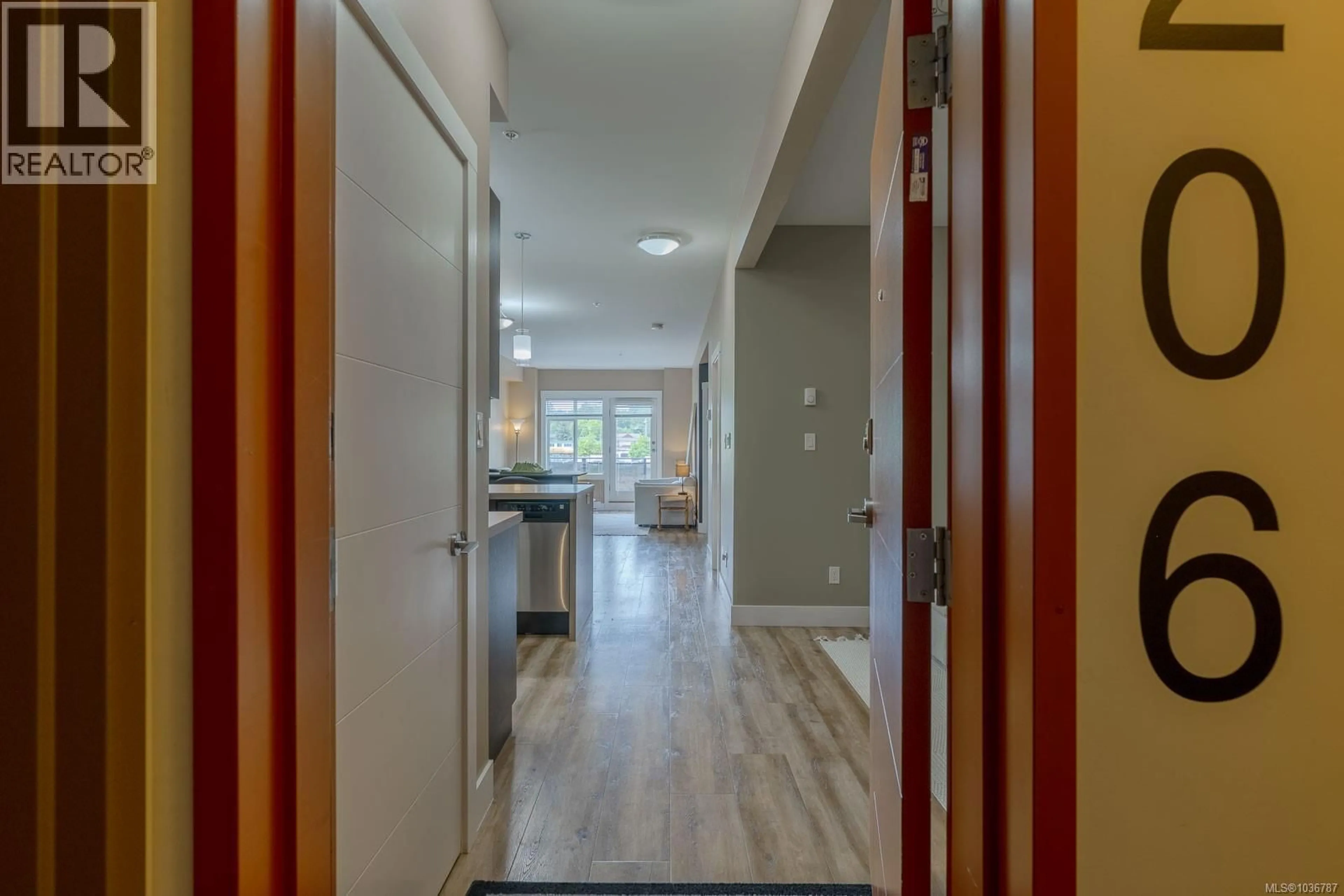 Indoor entryway for 206 - 5822 GARDEN STREET, Duncan British Columbia V0L3V9