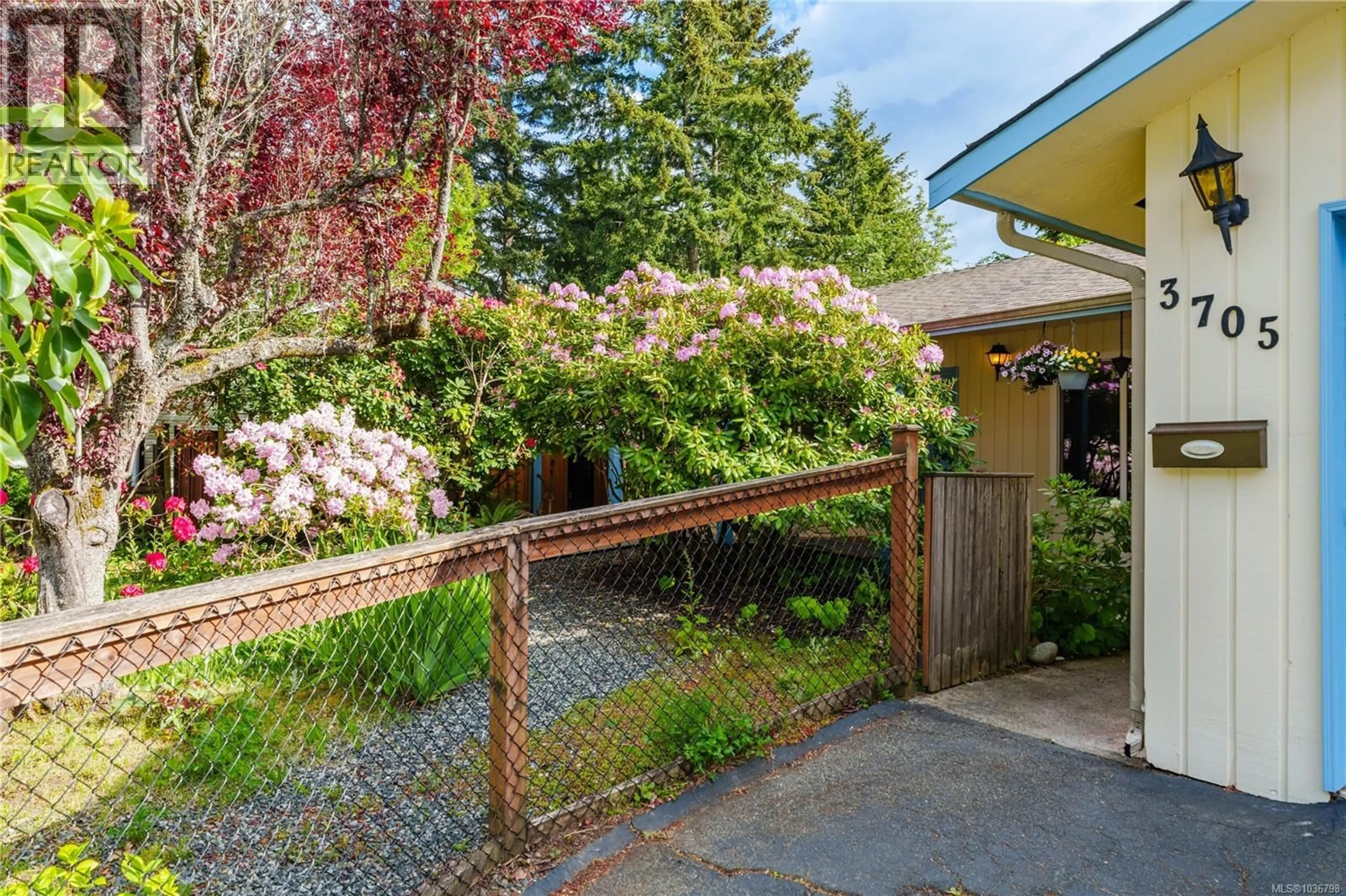 Patio, street for 3705 COTTLEVIEW DRIVE, Nanaimo British Columbia V9T4G4
