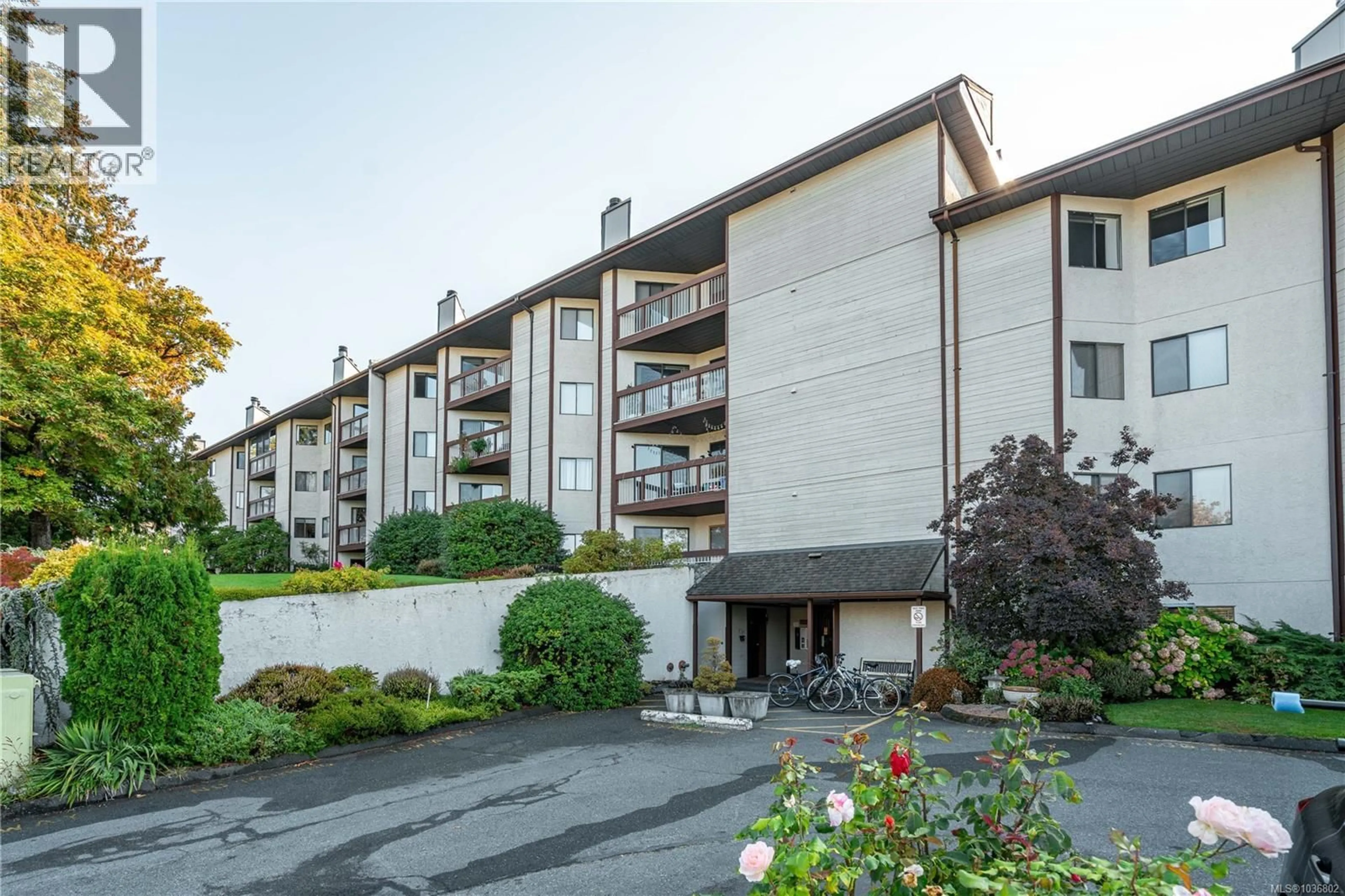 Patio, mountain view for 101 - 69 GORGE ROAD WEST, Saanich British Columbia V9A1L9