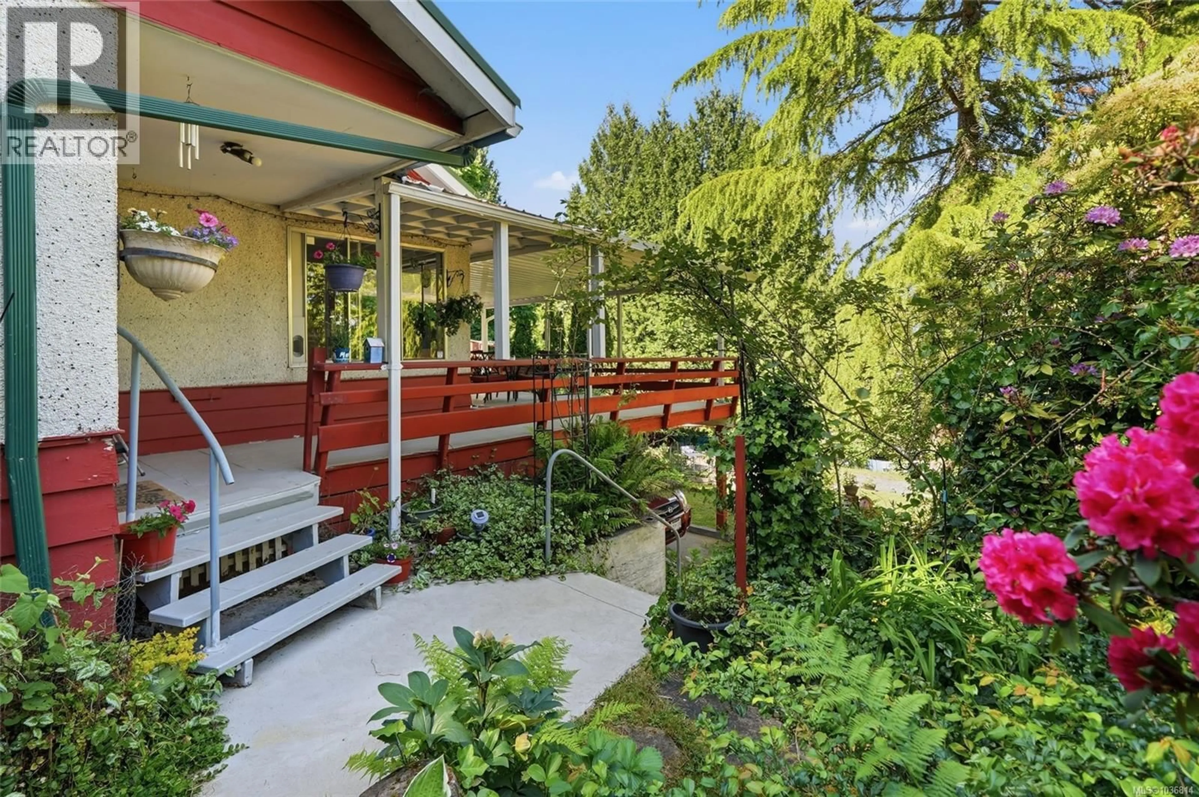 Patio, street for 369 BAKER ROAD, Ladysmith British Columbia V9G1X1