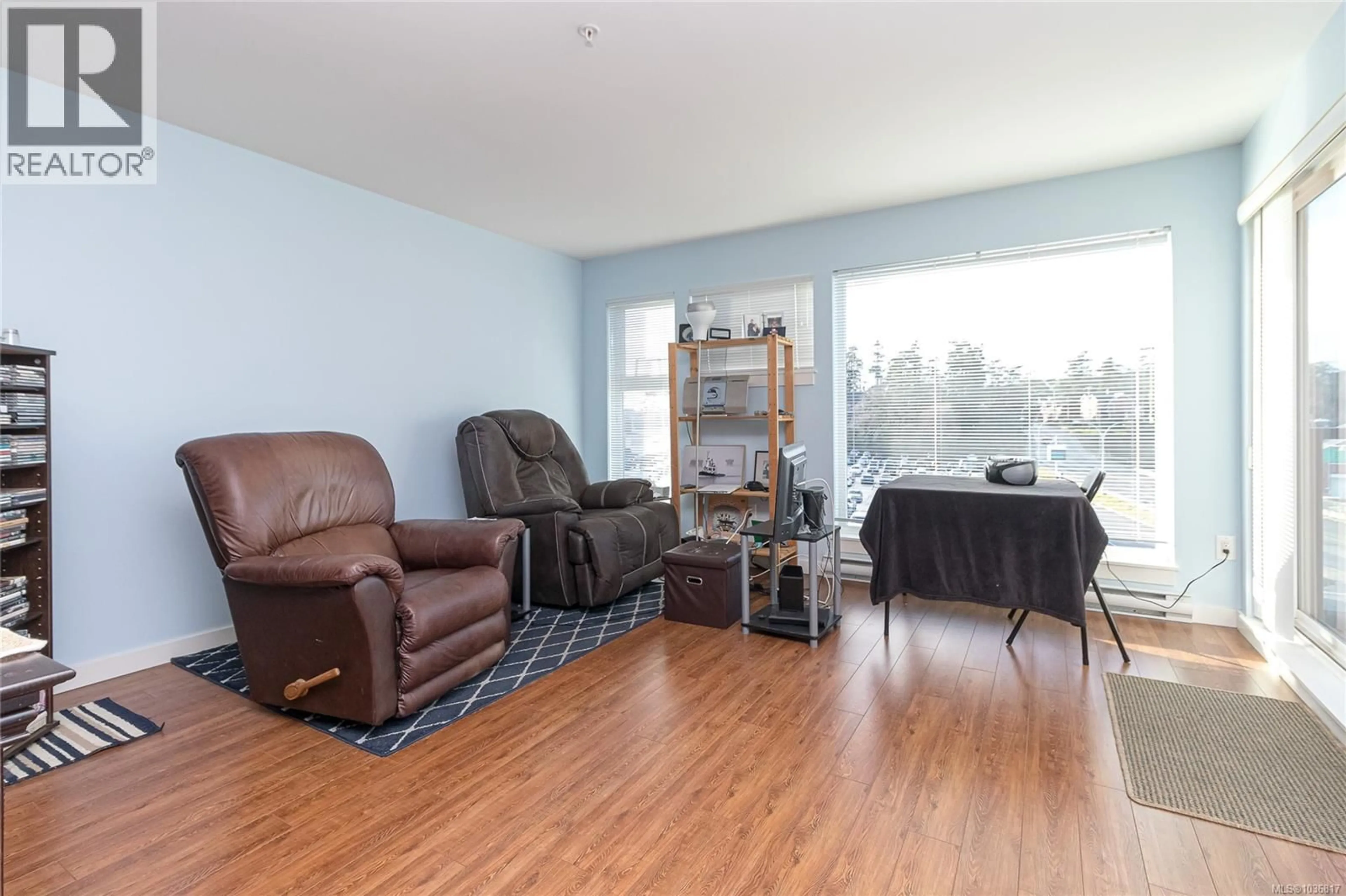 Living room with furniture, wood/laminate floor for 313 - 1405 ESQUIMALT ROAD, Esquimalt British Columbia V9A0A4
