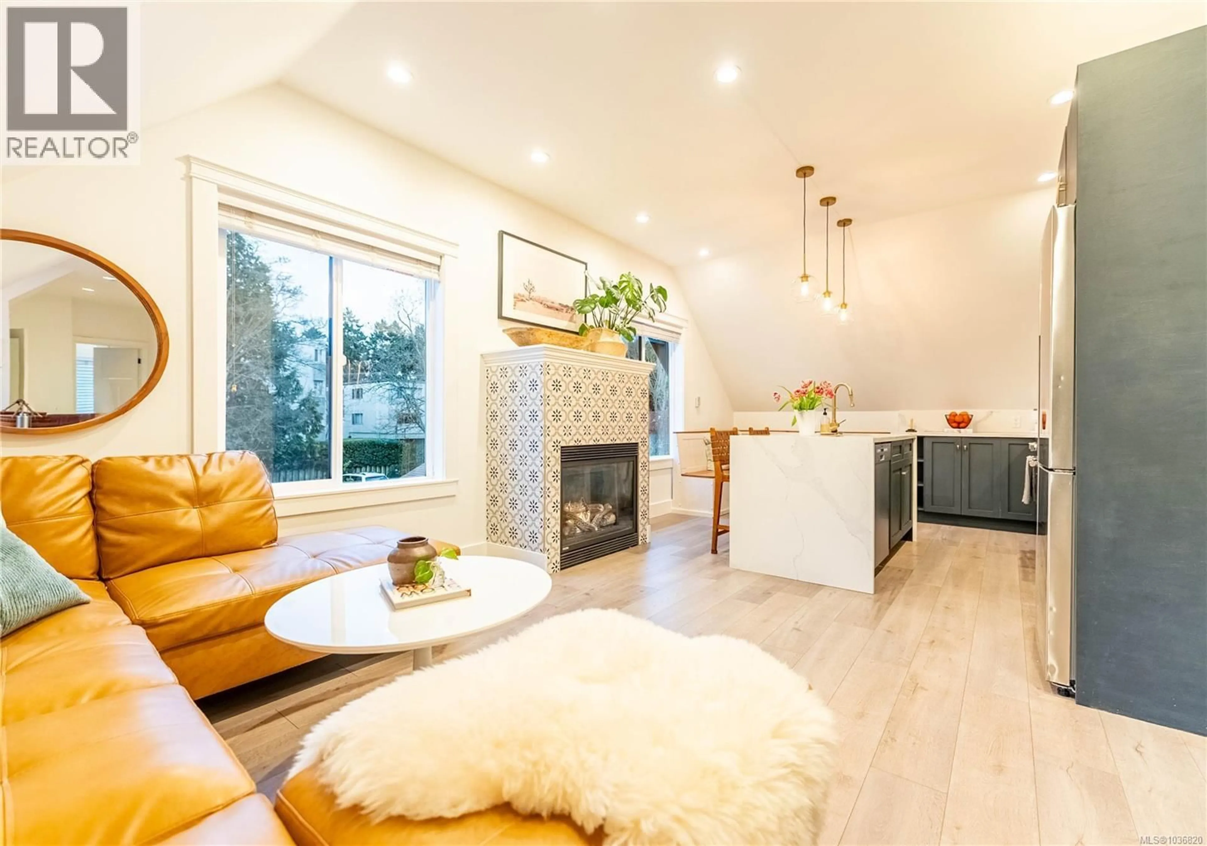 Open concept kitchen, wood/laminate floor for 4 - 1035 OLIPHANT AVENUE, Victoria British Columbia V8V2T9