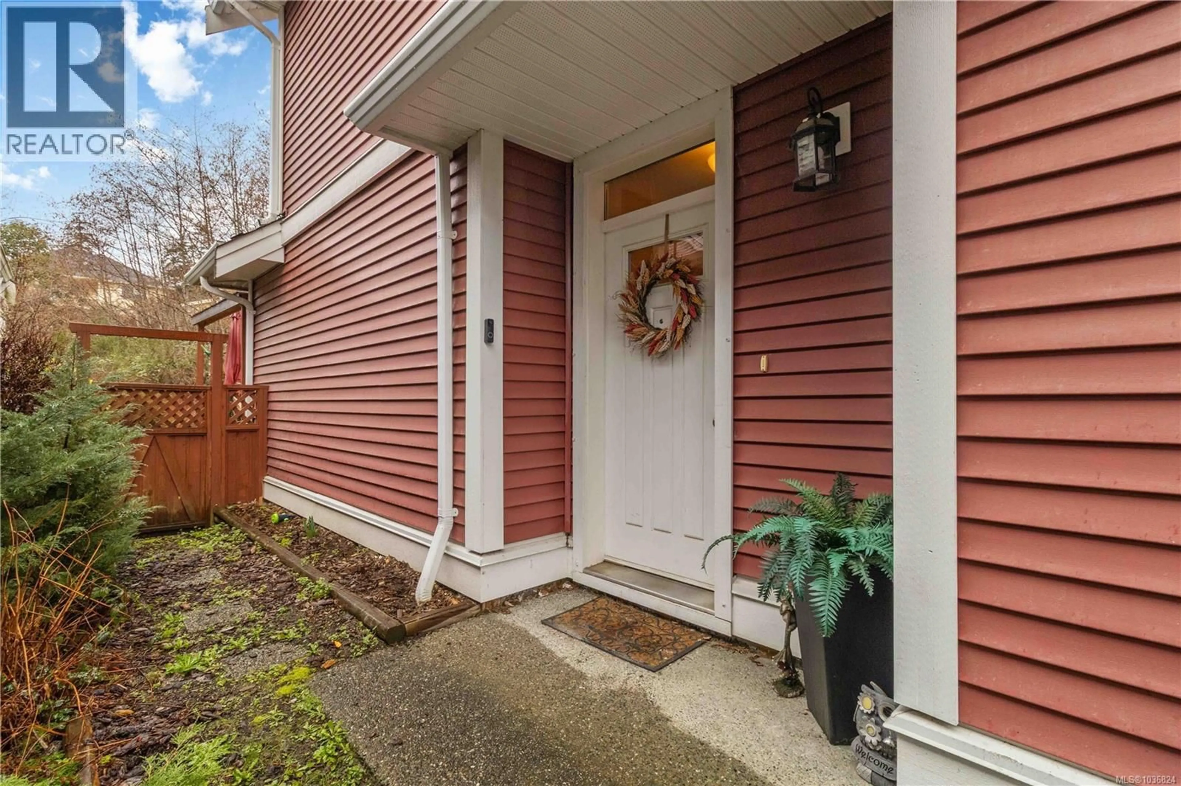 Indoor entryway for 106 - 2260 MAPLE AVENUE NORTH, Sooke British Columbia V9Z1L2