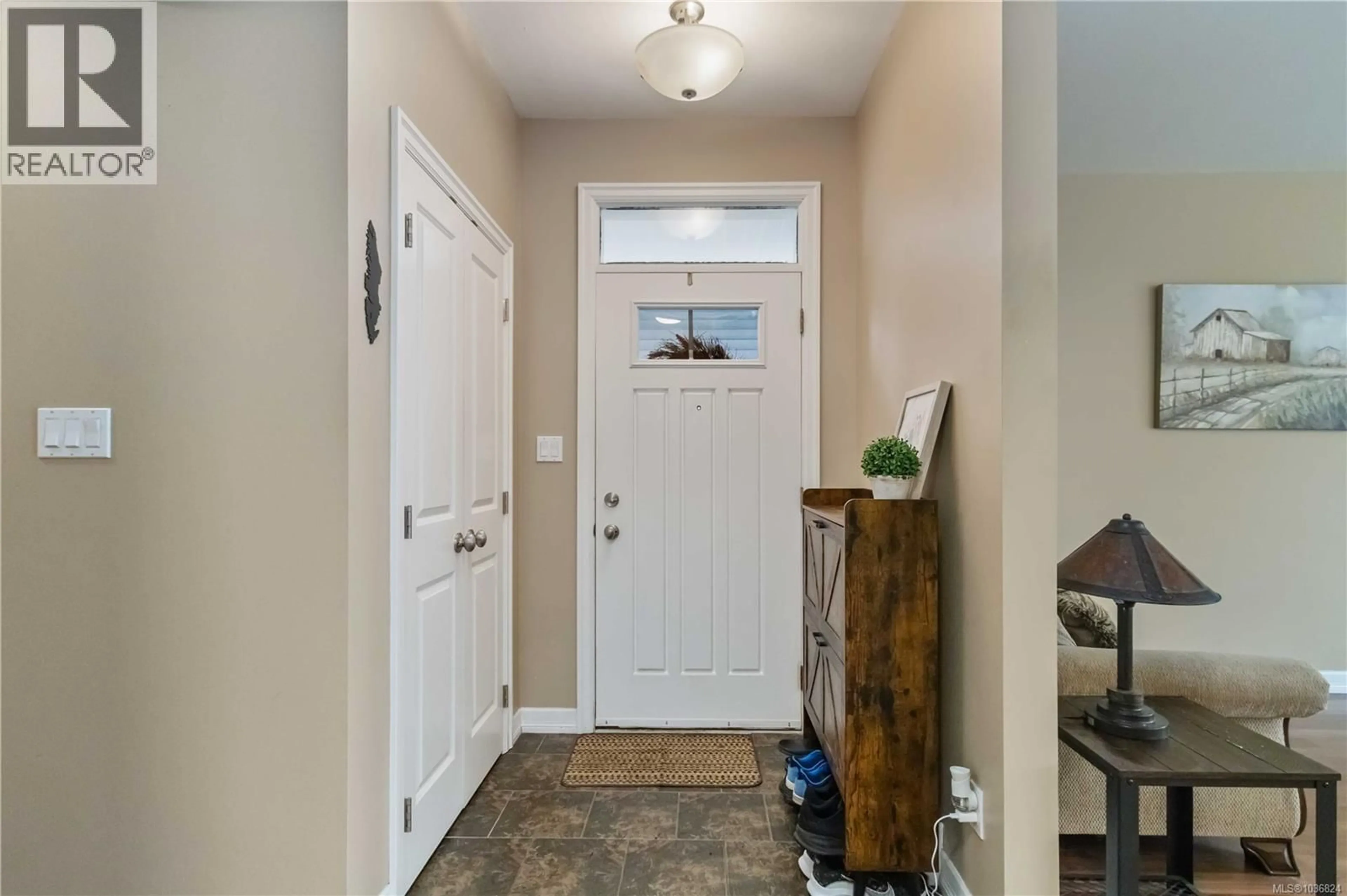 Indoor entryway for 106 - 2260 MAPLE AVENUE NORTH, Sooke British Columbia V9Z1L2