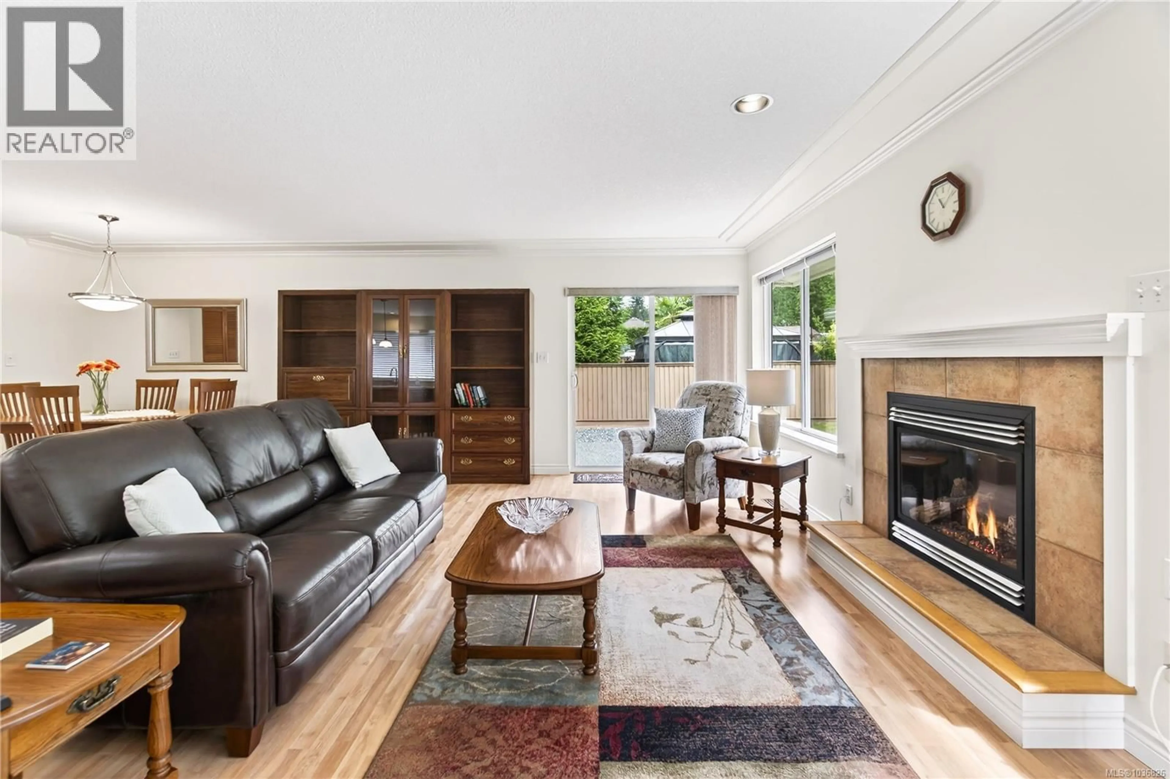 Living room with furniture, unknown for 6056 GARSIDE ROAD, Nanaimo British Columbia V9T6H9