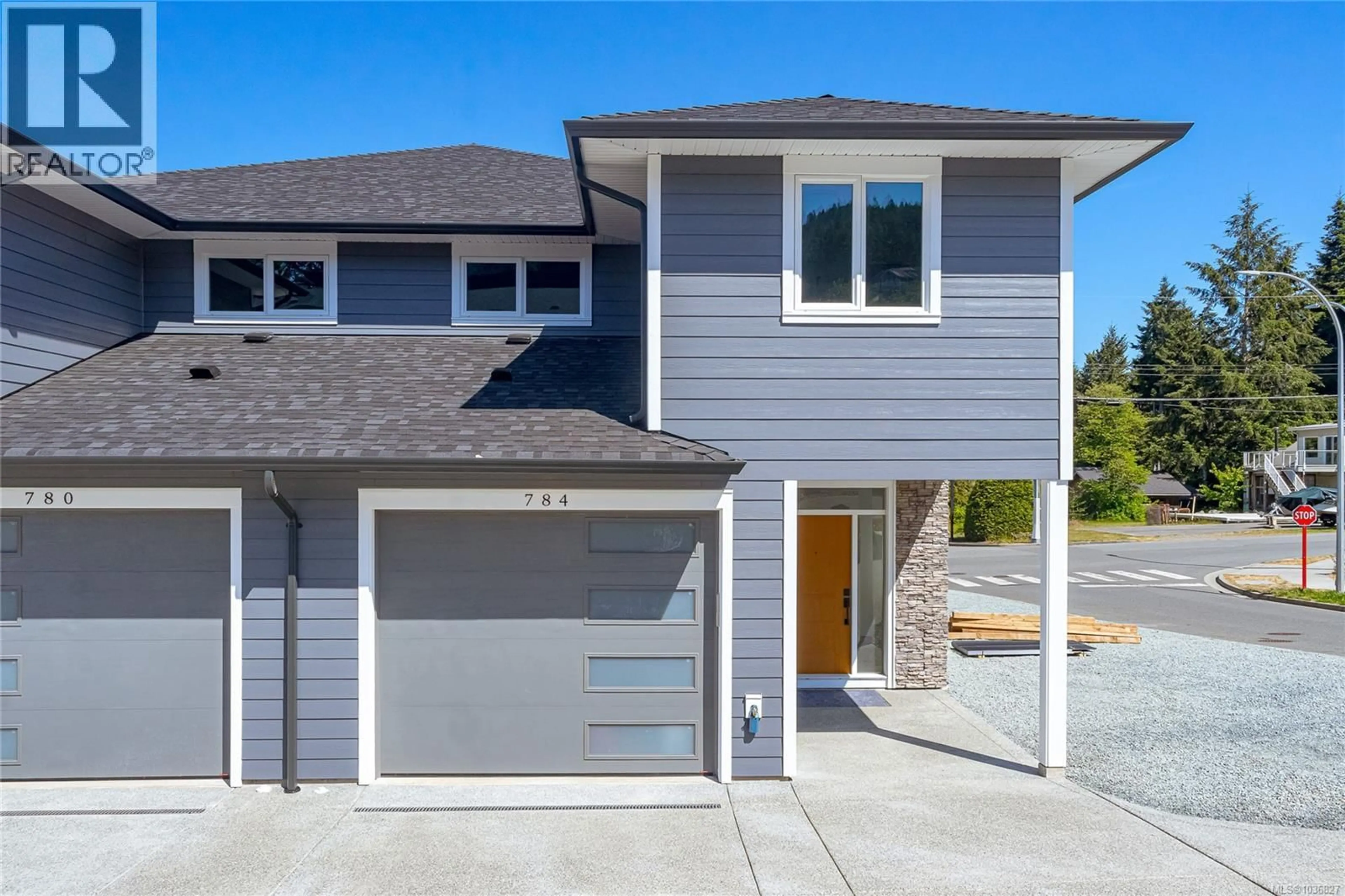 Home with vinyl exterior material, street for 784 RUSSELL ROAD, Ladysmith British Columbia V9G1W4