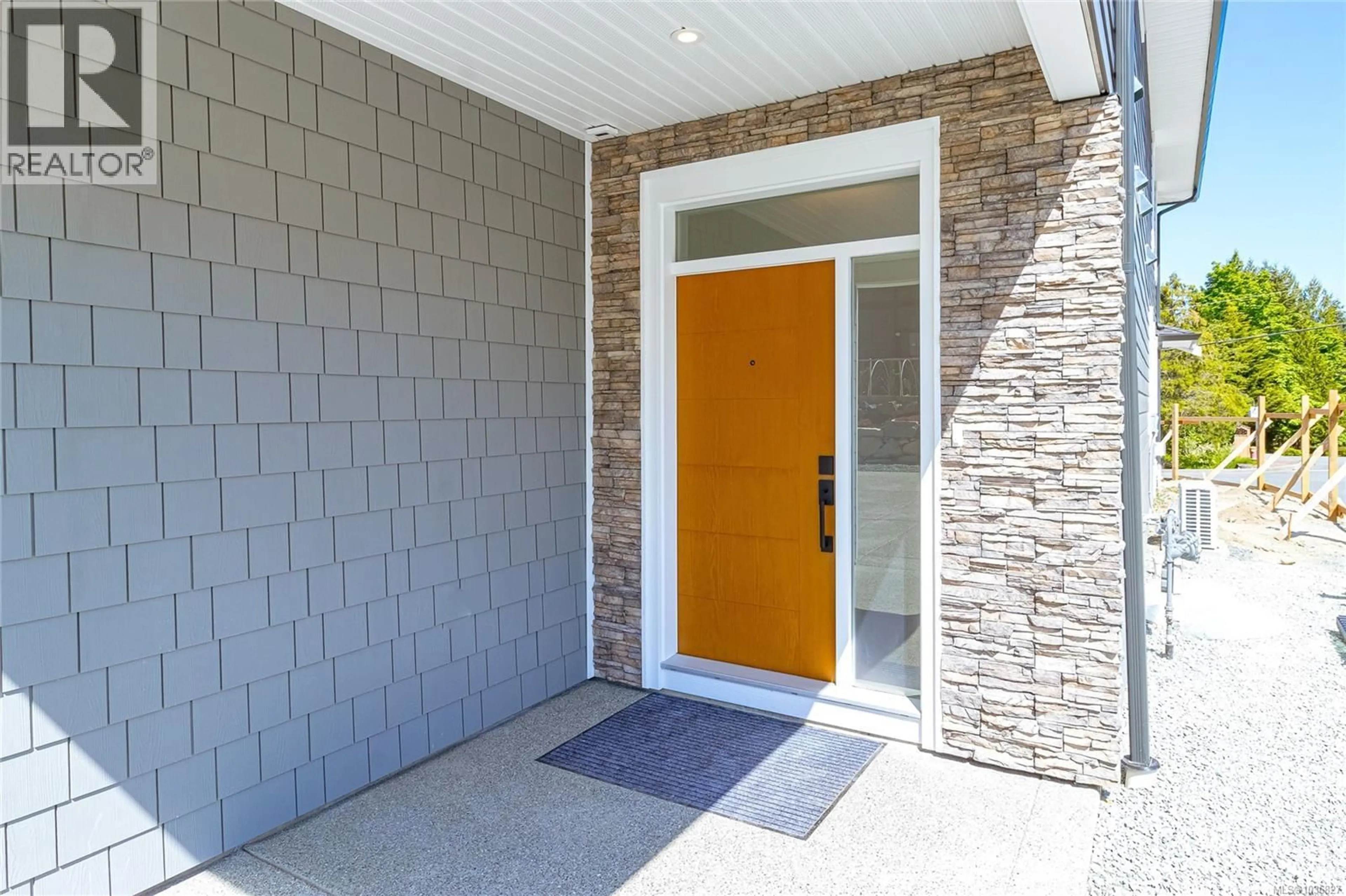 Indoor entryway for 784 RUSSELL ROAD, Ladysmith British Columbia V9G1W4