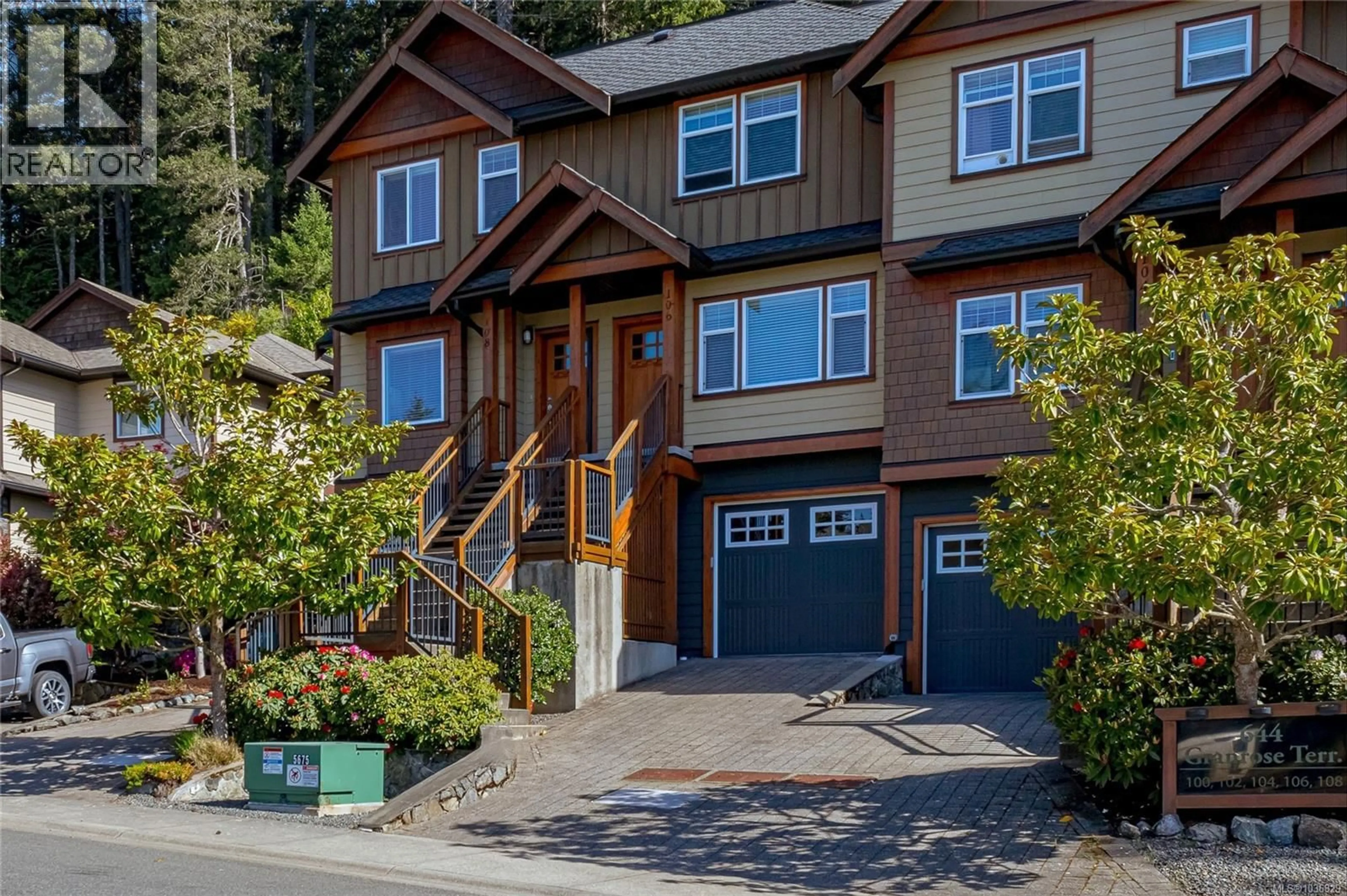 Home with vinyl exterior material, street for 106 - 644 GRANROSE TERRACE, Colwood British Columbia V9C4M3