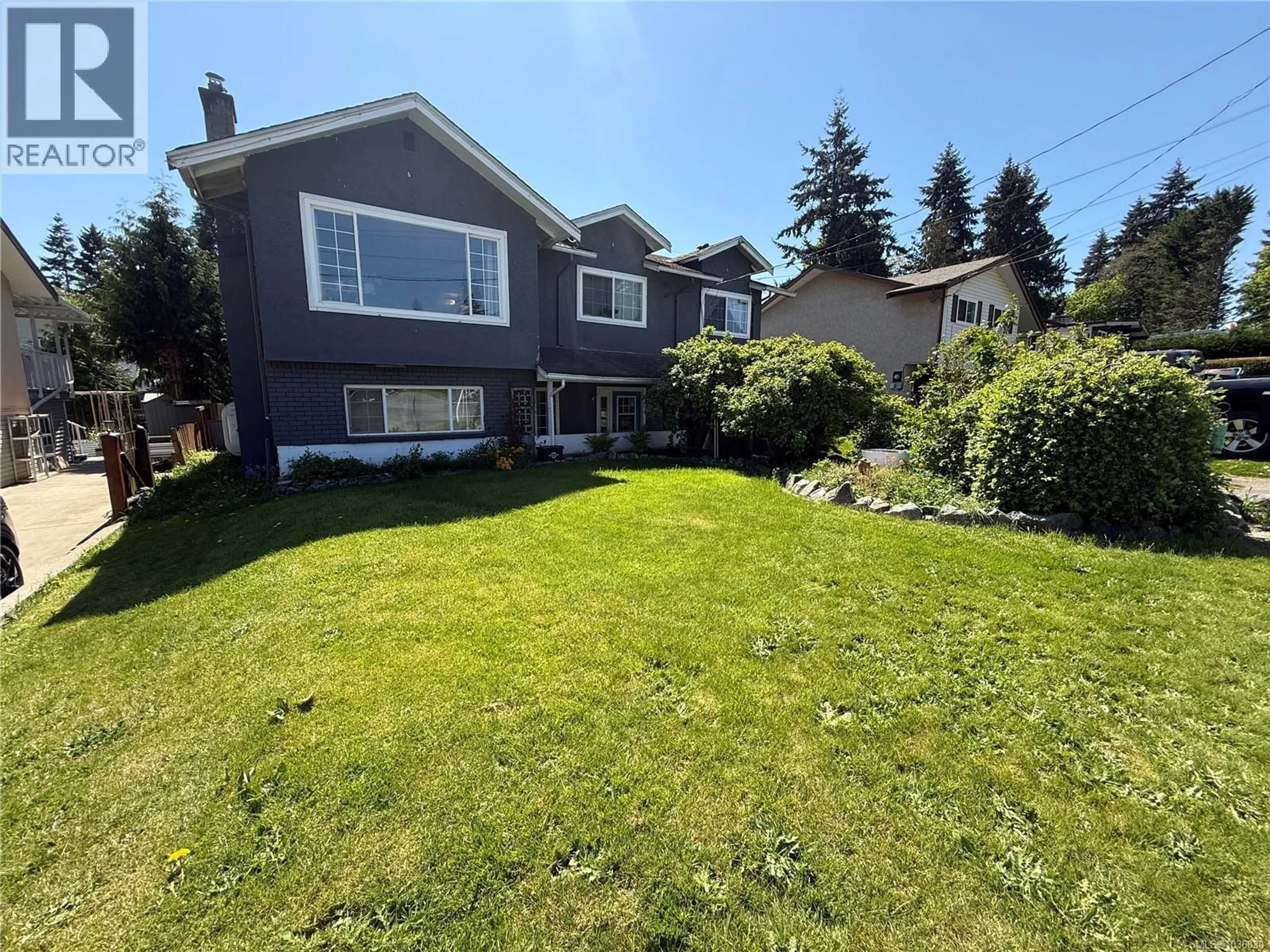 A pic from outside/outdoor area/front of a property/back of a property/a pic from drone, street for 6343 FAIRVIEW WAY, Duncan British Columbia V9L3N2