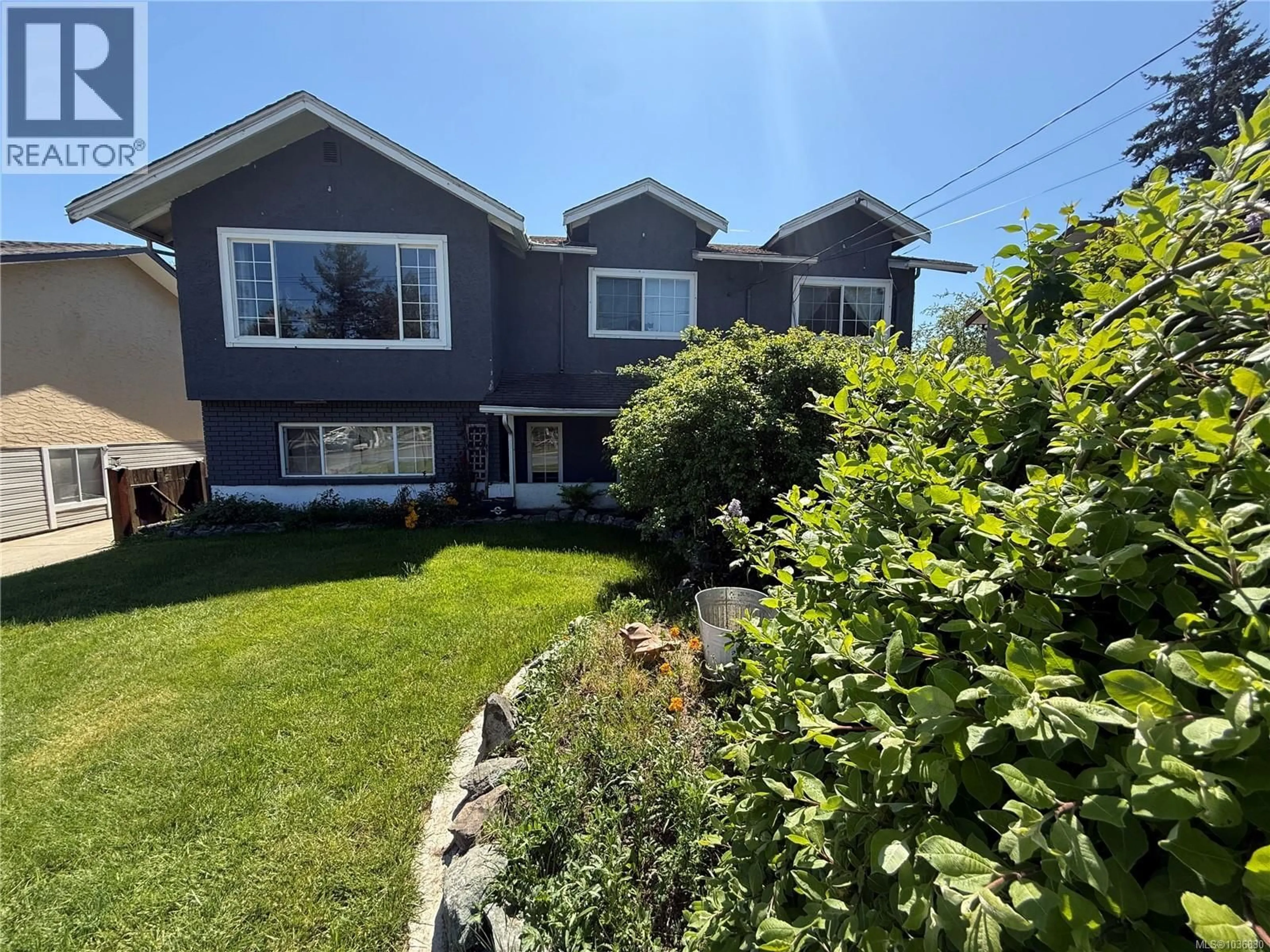 A pic from outside/outdoor area/front of a property/back of a property/a pic from drone, street for 6343 FAIRVIEW WAY, Duncan British Columbia V9L3N2