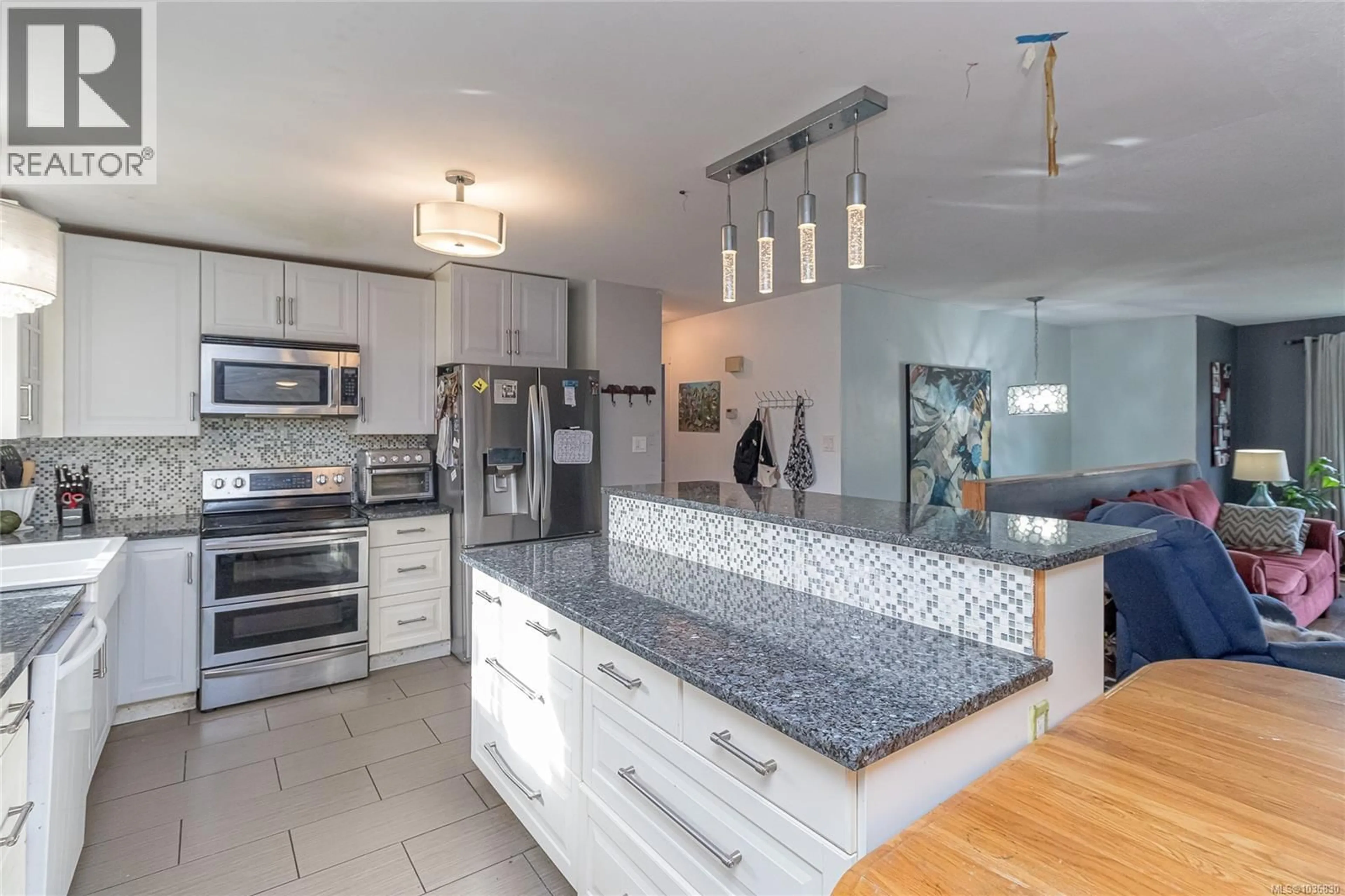 Open concept kitchen, ceramic/tile floor for 6343 FAIRVIEW WAY, Duncan British Columbia V9L3N2