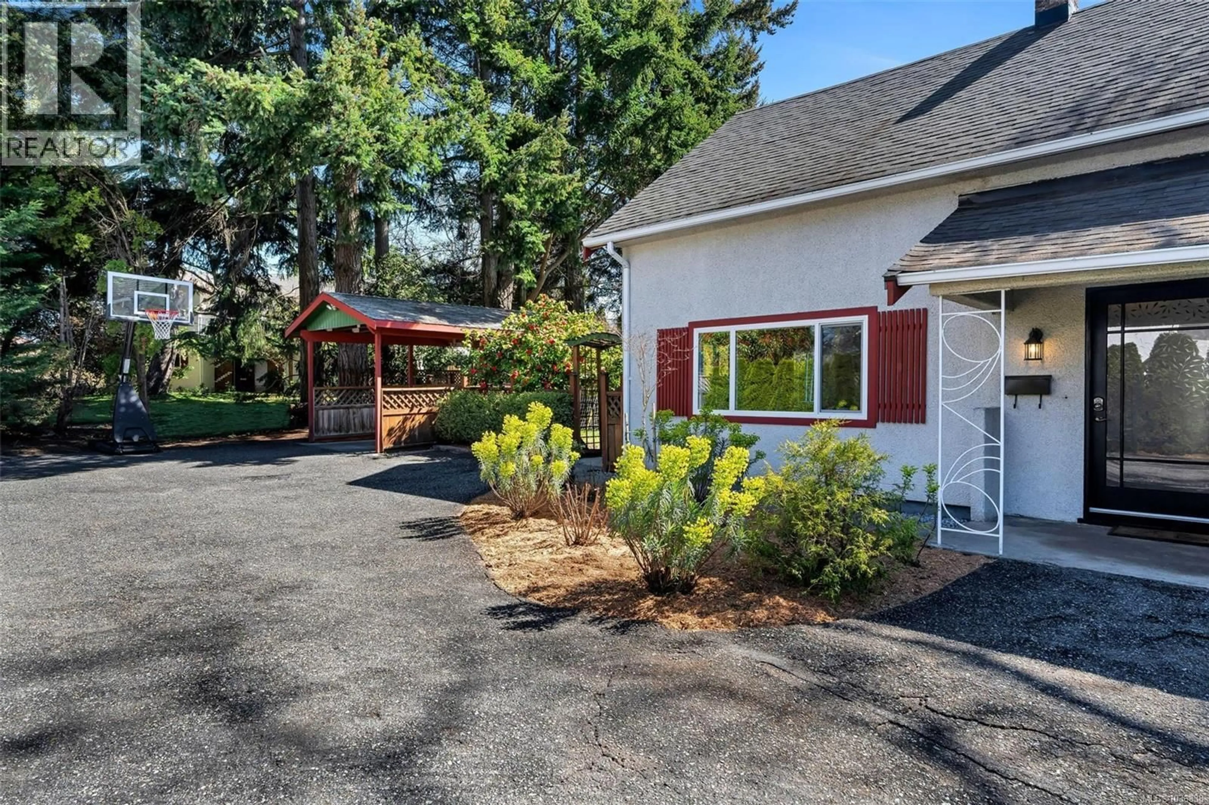 Unknown for 1733 FELTHAM ROAD, Saanich British Columbia V8N2A4