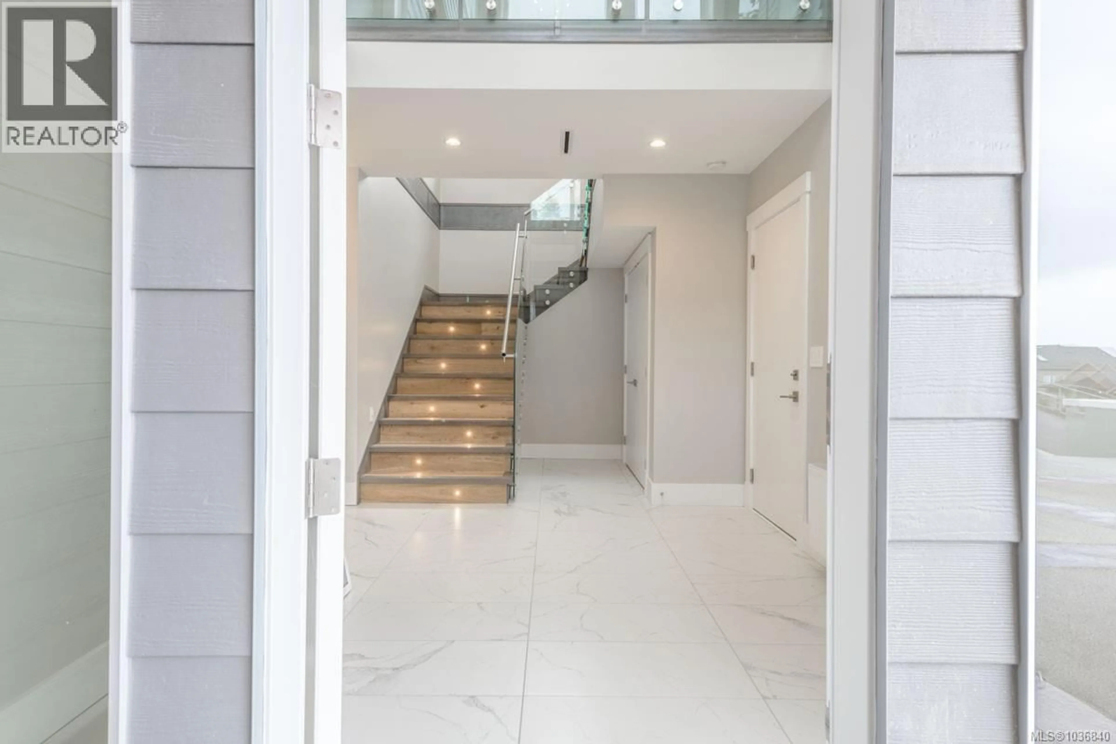 Indoor foyer for 3887 GULFVIEW DRIVE, Nanaimo British Columbia V9T6E2