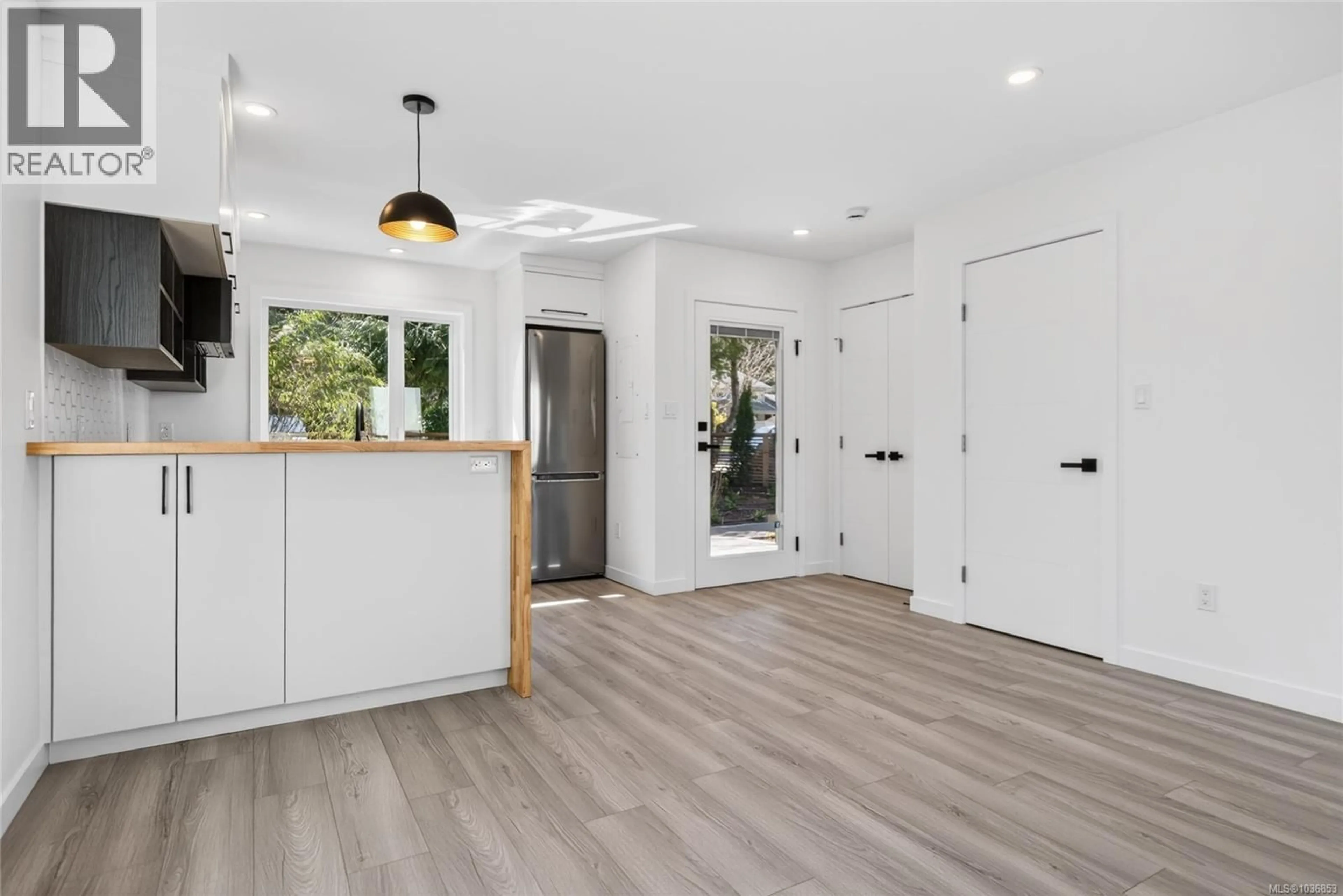 Indoor entryway for 2 - 1590 PIERCY AVENUE, Courtenay British Columbia V9N3E9