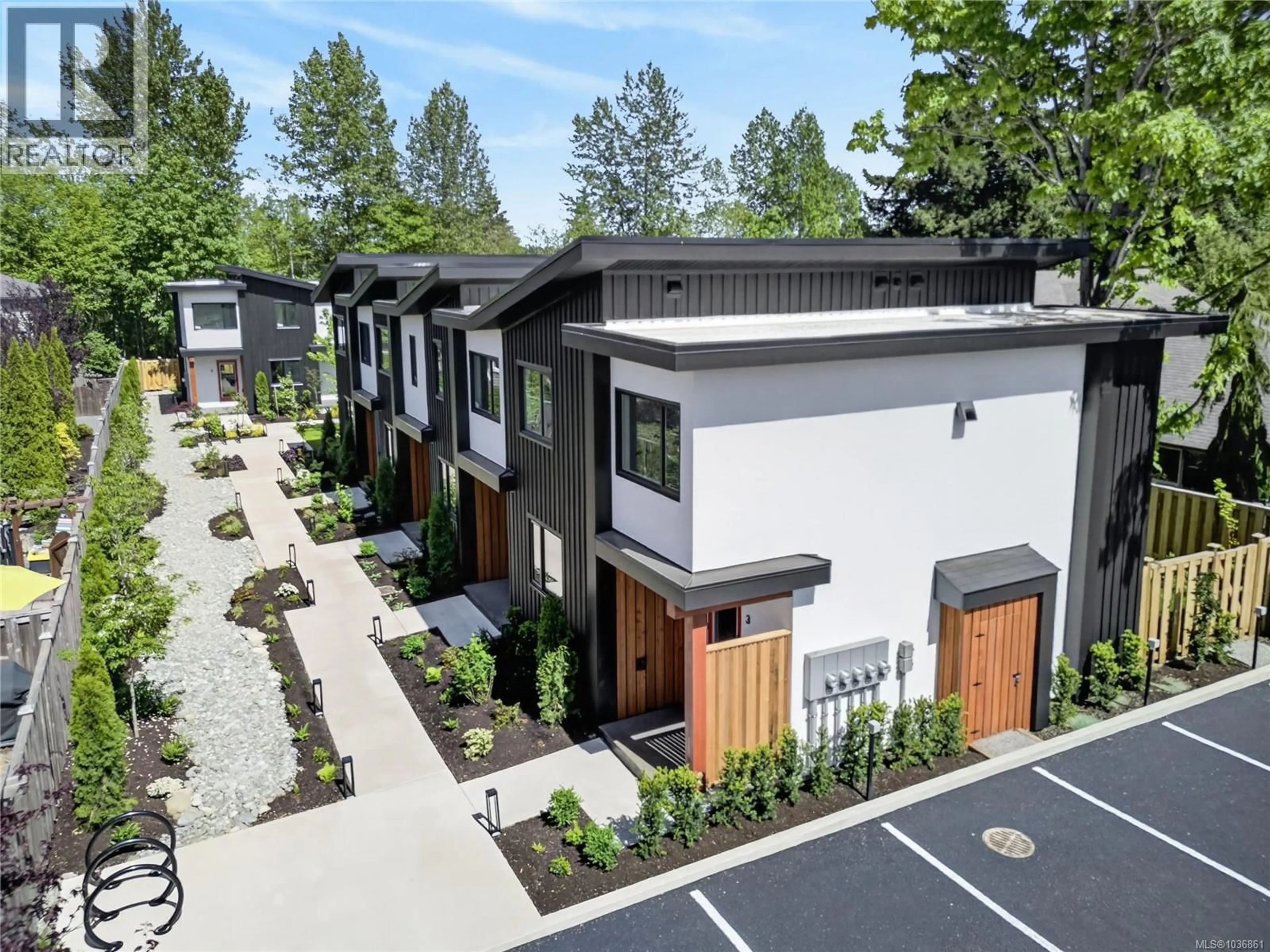 A pic from outside/outdoor area/front of a property/back of a property/a pic from drone, street for 3 - 1590 PIERCY AVENUE, Courtenay British Columbia V9N3E9