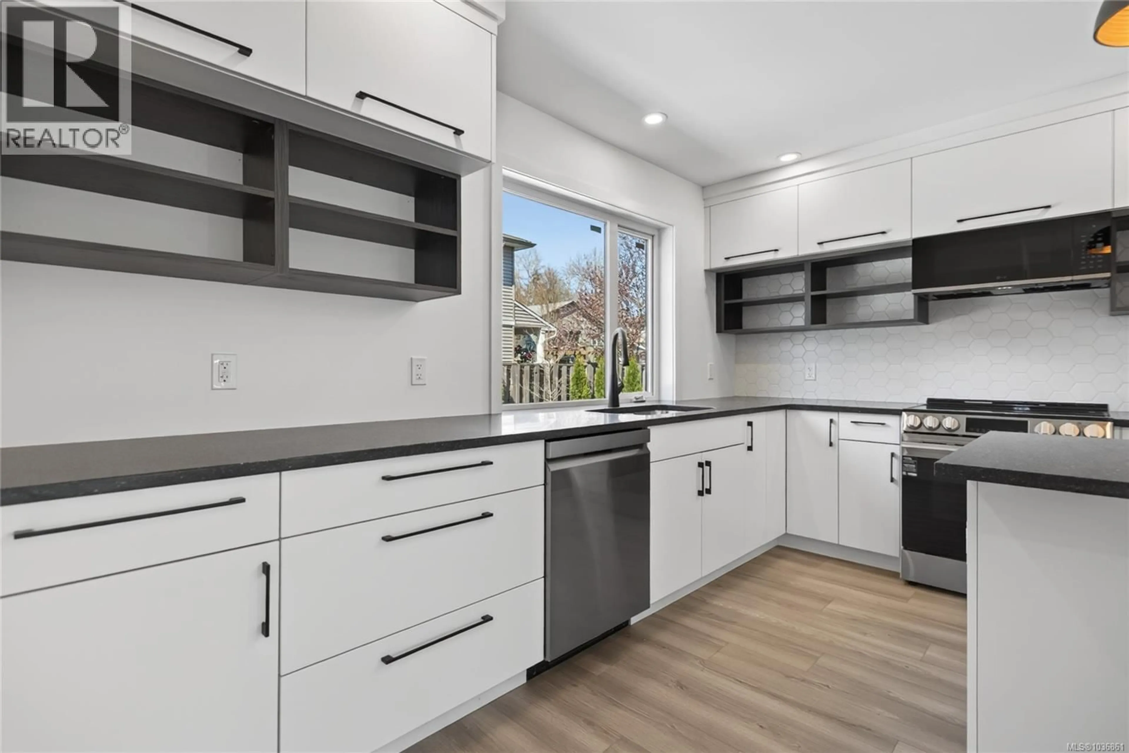 Open concept kitchen, ceramic/tile floor for 3 - 1590 PIERCY AVENUE, Courtenay British Columbia V9N3E9