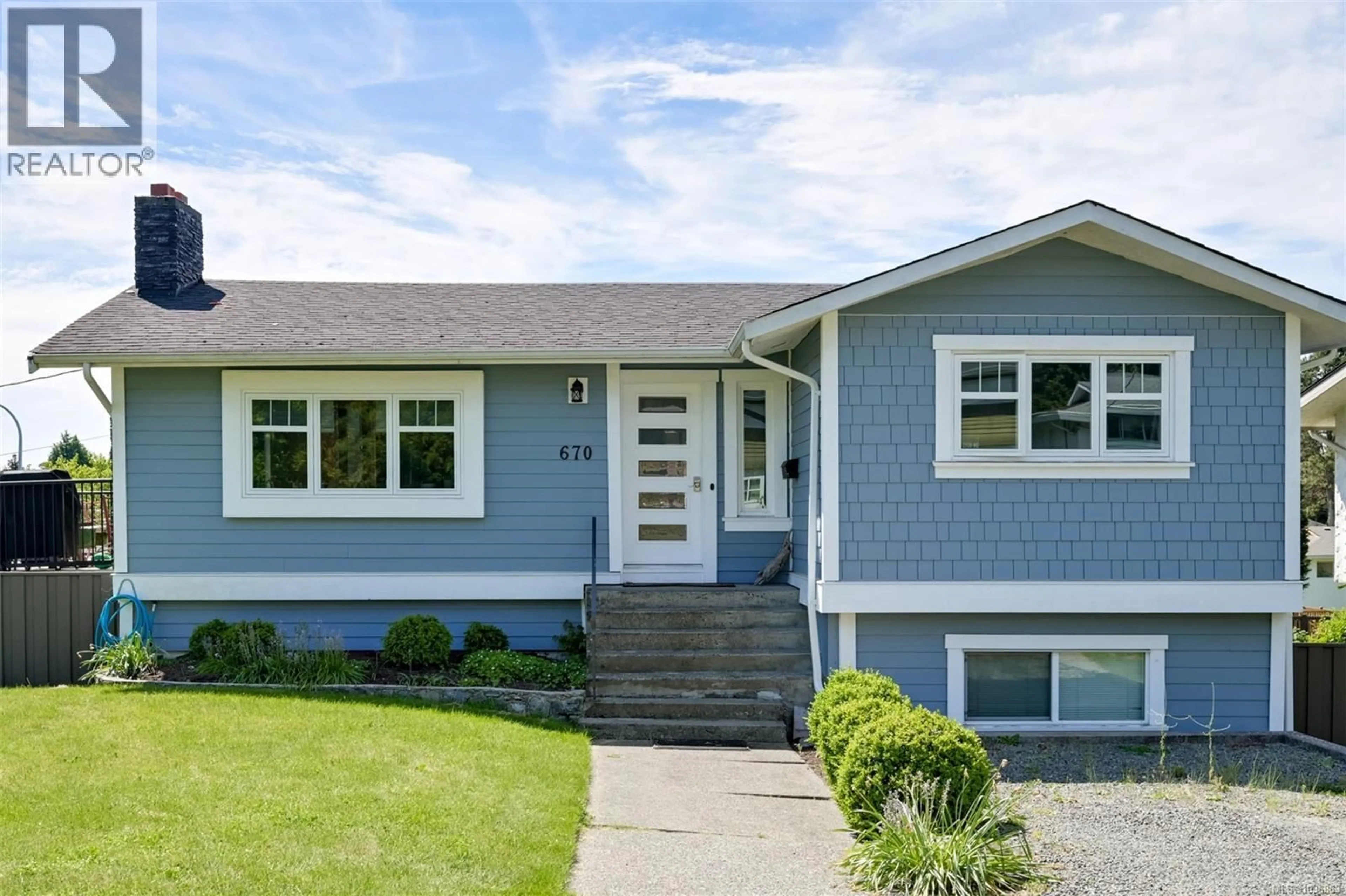 Home with vinyl exterior material, street for 670 POLYANTHUS CRESCENT, Saanich British Columbia V8P4H4