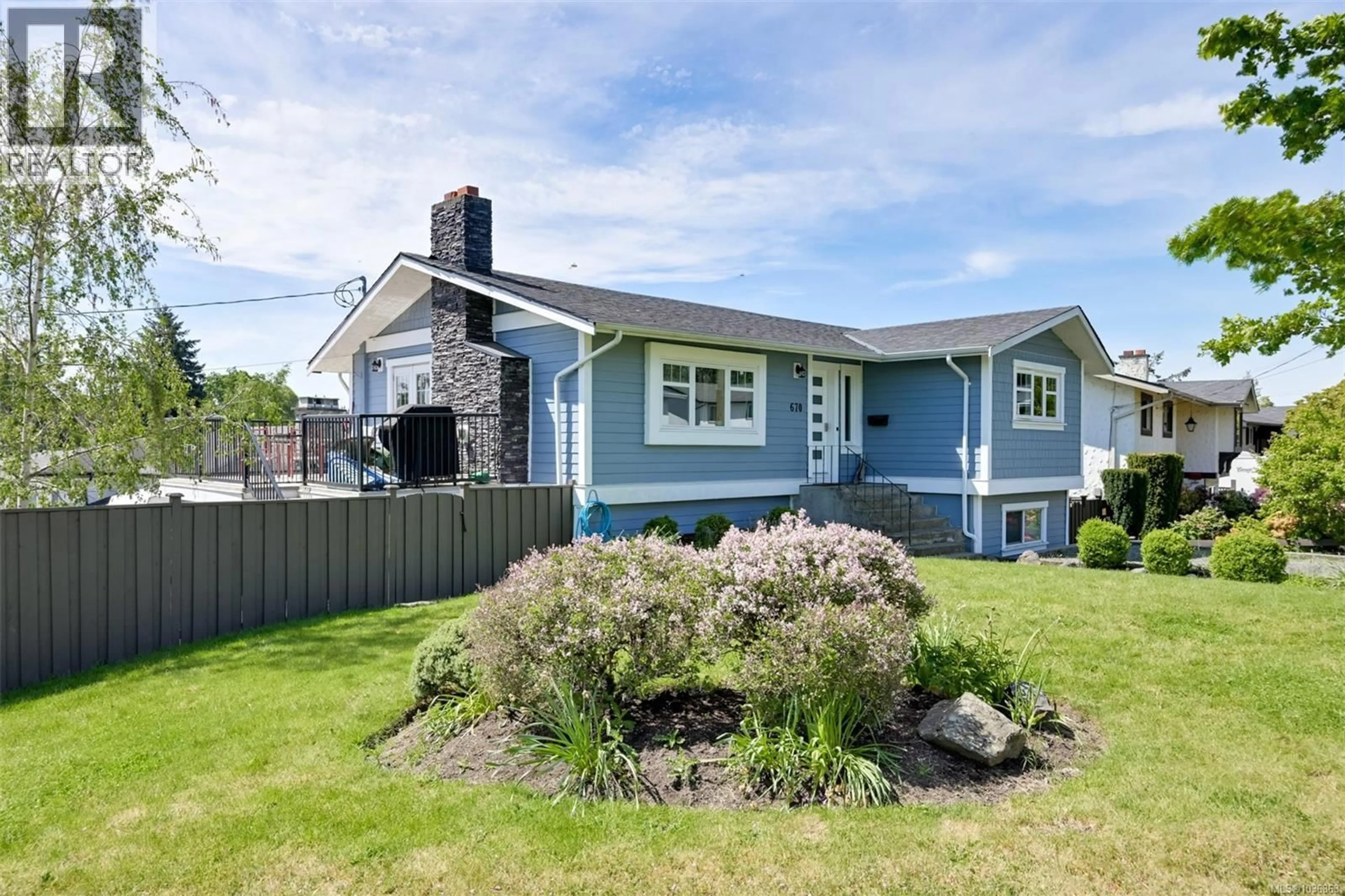 Home with vinyl exterior material, street for 670 POLYANTHUS CRESCENT, Saanich British Columbia V8P4H4