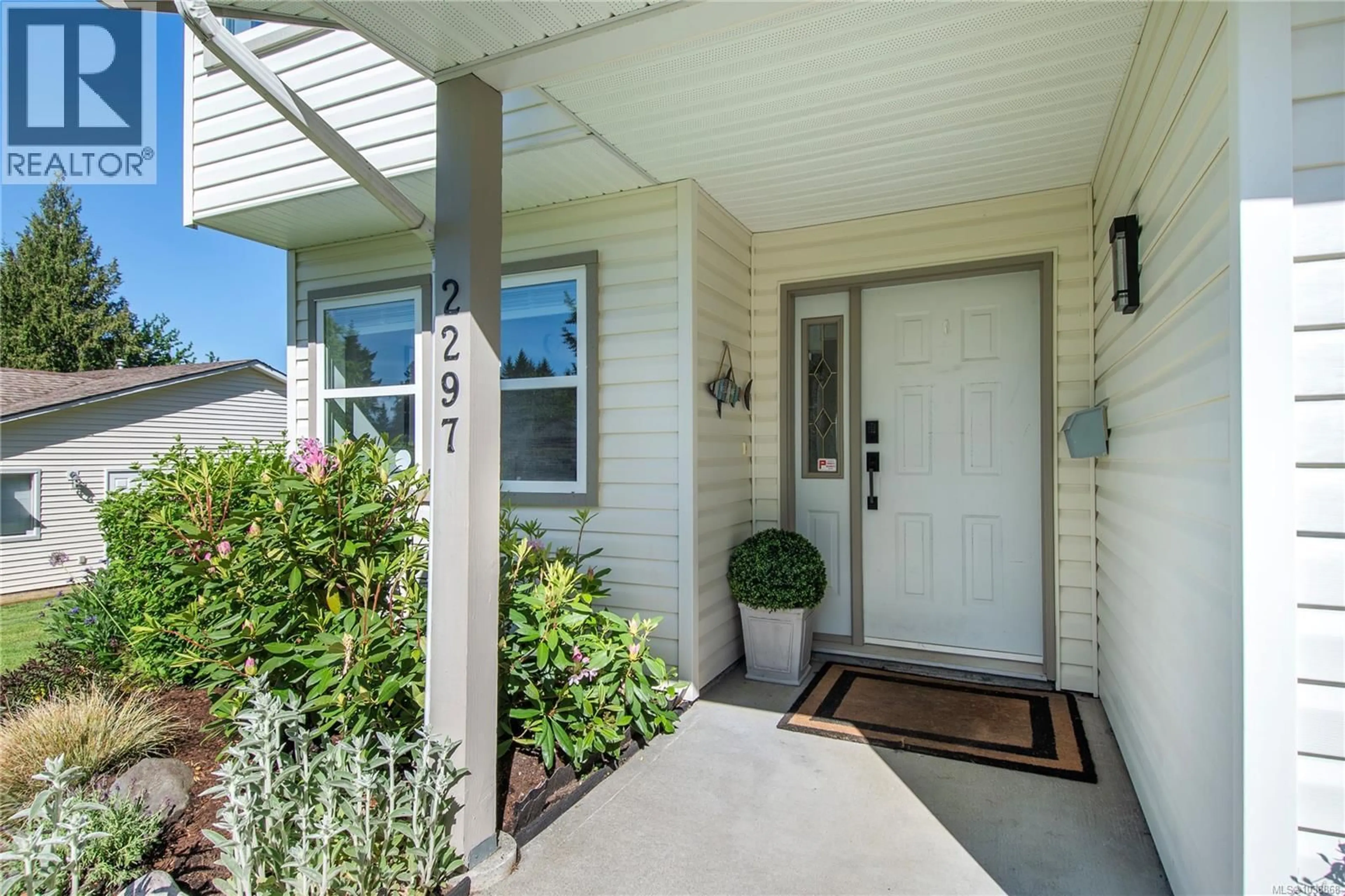 Indoor entryway for 2297 WALBRAN DRIVE, Courtenay British Columbia V9N9E4