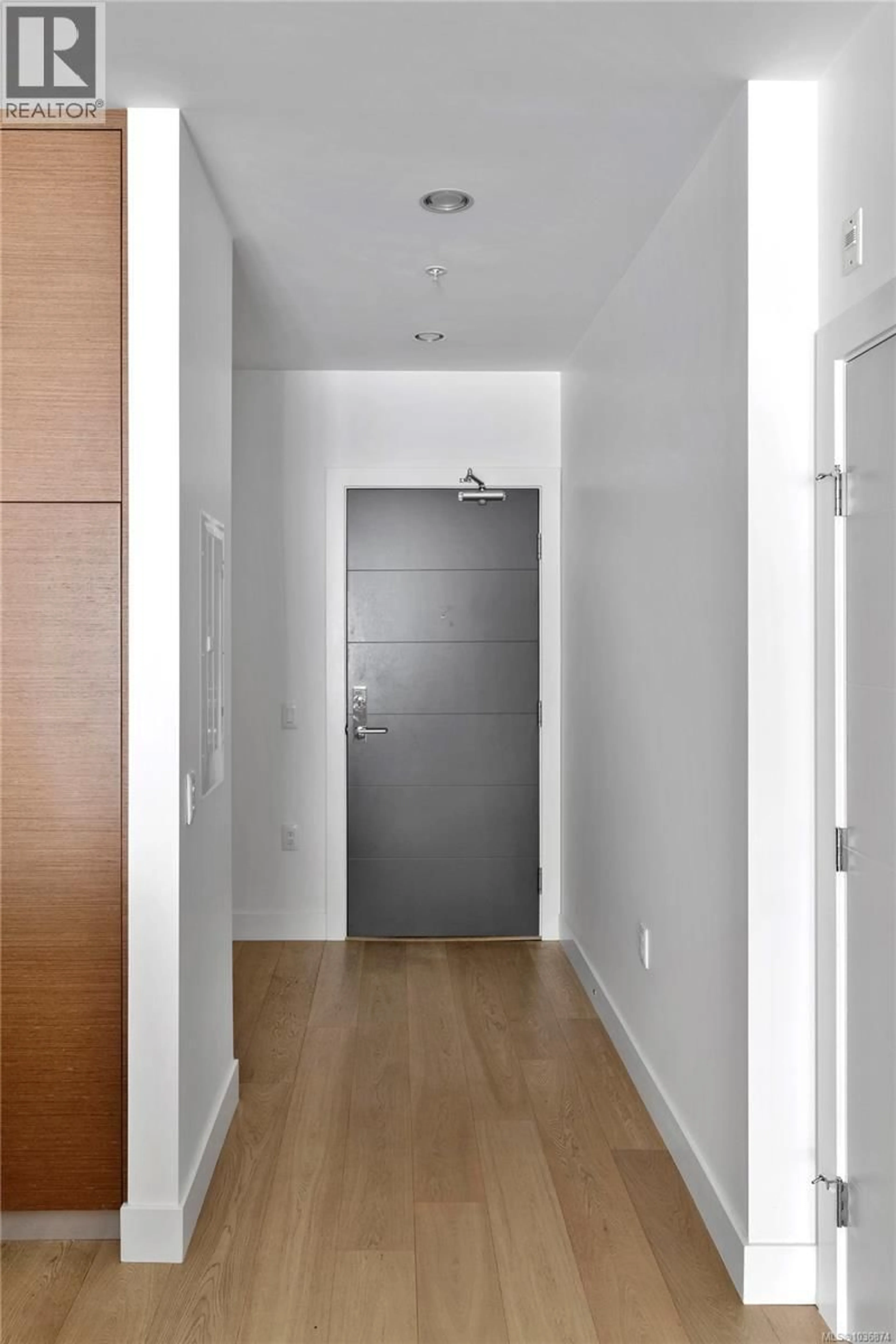 Indoor entryway for 202 - 2580 PENRHYN STREET, Saanich British Columbia V8N1G3
